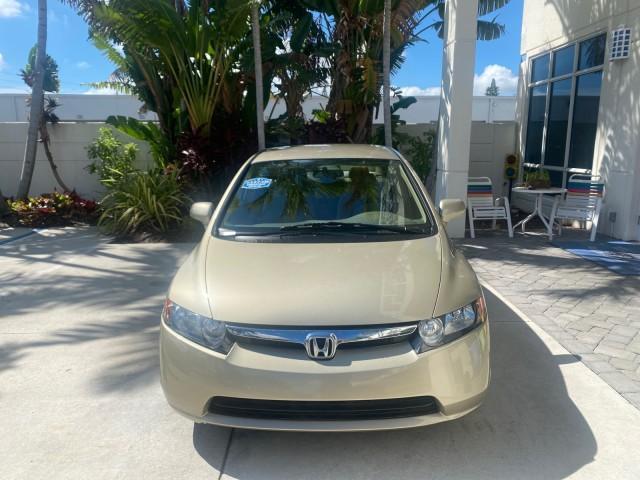 2008 Borrego Beige Metallic /Gray Honda Civic Sdn LX LOW MILES 26,922 1 OWNER (1HGFA16538L) with an 1.8L SOHC MPFI 16-Valve i-VTEC I4 Engine engine, Automatic transmission, located at 4701 North Dixie Hwy, Pompano Beach, FL, 33064, (954) 422-2889, 26.240938, -80.123474 - OUR WEBPAGE FLORIDACARS1.COM HAS OVER 100 PHOTOS AND FREE CARFAX LINK 2008 HONDA CIVIC LX VIN: 1HGFA16538L117891 1 H G F A 1 6 5 3 8 L 1 1 7 8 9 1 SEDAN 4 DR 1.8L I4 F SOHC 16V GASOLINE FRONT WHEEL DRIVE Features ABS Brakes Air Conditioning AM/FM Stereo Automatic Transmission Auxiliary Audio Input C - Photo#2