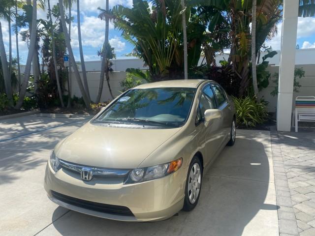 2008 Borrego Beige Metallic /Gray Honda Civic Sdn LX LOW MILES 26,922 1 OWNER (1HGFA16538L) with an 1.8L SOHC MPFI 16-Valve i-VTEC I4 Engine engine, Automatic transmission, located at 4701 North Dixie Hwy, Pompano Beach, FL, 33064, (954) 422-2889, 26.240938, -80.123474 - OUR WEBPAGE FLORIDACARS1.COM HAS OVER 100 PHOTOS AND FREE CARFAX LINK 2008 HONDA CIVIC LX VIN: 1HGFA16538L117891 1 H G F A 1 6 5 3 8 L 1 1 7 8 9 1 SEDAN 4 DR 1.8L I4 F SOHC 16V GASOLINE FRONT WHEEL DRIVE Features ABS Brakes Air Conditioning AM/FM Stereo Automatic Transmission Auxiliary Audio Input C - Photo#3