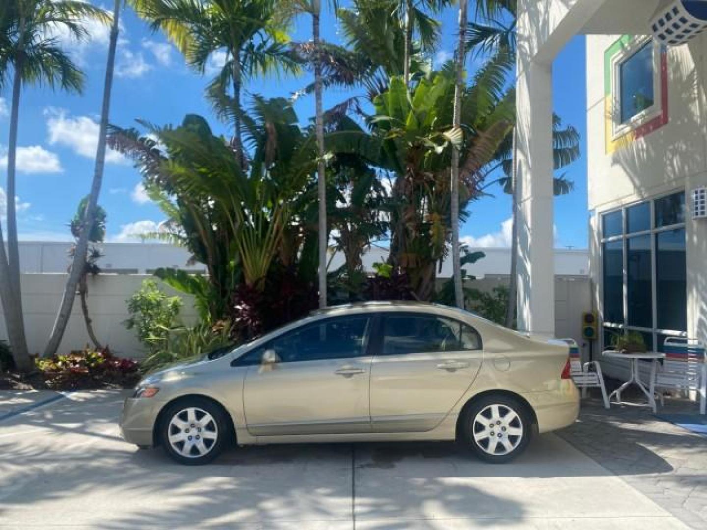2008 Borrego Beige Metallic /Gray Honda Civic Sdn LX LOW MILES 26,917 1 OWNER (1HGFA16538L) with an 1.8L SOHC MPFI 16-Valve i-VTEC I4 Engine engine, Automatic transmission, located at 4701 North Dixie Hwy, Pompano Beach, FL, 33064, (954) 422-2889, 26.240938, -80.123474 - OUR WEBPAGE FLORIDACARS1.COM HAS OVER 100 PHOTOS AND FREE CARFAX LINK 2008 HONDA CIVIC LX VIN: 1HGFA16538L117891 1 H G F A 1 6 5 3 8 L 1 1 7 8 9 1 SEDAN 4 DR 1.8L I4 F SOHC 16V GASOLINE FRONT WHEEL DRIVE Features ABS Brakes Air Conditioning AM/FM Stereo Automatic Transmission Auxiliary Audio Input C - Photo#4