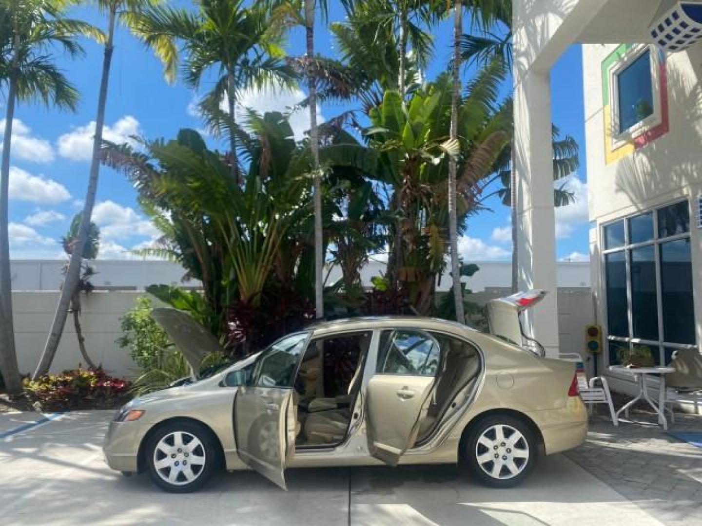 2008 Borrego Beige Metallic /Gray Honda Civic Sdn LX LOW MILES 26,917 1 OWNER (1HGFA16538L) with an 1.8L SOHC MPFI 16-Valve i-VTEC I4 Engine engine, Automatic transmission, located at 4701 North Dixie Hwy, Pompano Beach, FL, 33064, (954) 422-2889, 26.240938, -80.123474 - OUR WEBPAGE FLORIDACARS1.COM HAS OVER 100 PHOTOS AND FREE CARFAX LINK 2008 HONDA CIVIC LX VIN: 1HGFA16538L117891 1 H G F A 1 6 5 3 8 L 1 1 7 8 9 1 SEDAN 4 DR 1.8L I4 F SOHC 16V GASOLINE FRONT WHEEL DRIVE Features ABS Brakes Air Conditioning AM/FM Stereo Automatic Transmission Auxiliary Audio Input C - Photo#8
