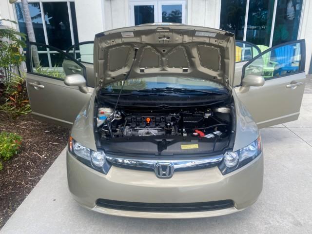 2008 Borrego Beige Metallic /Gray Honda Civic Sdn LX LOW MILES 26,922 1 OWNER (1HGFA16538L) with an 1.8L SOHC MPFI 16-Valve i-VTEC I4 Engine engine, Automatic transmission, located at 4701 North Dixie Hwy, Pompano Beach, FL, 33064, (954) 422-2889, 26.240938, -80.123474 - OUR WEBPAGE FLORIDACARS1.COM HAS OVER 100 PHOTOS AND FREE CARFAX LINK 2008 HONDA CIVIC LX VIN: 1HGFA16538L117891 1 H G F A 1 6 5 3 8 L 1 1 7 8 9 1 SEDAN 4 DR 1.8L I4 F SOHC 16V GASOLINE FRONT WHEEL DRIVE Features ABS Brakes Air Conditioning AM/FM Stereo Automatic Transmission Auxiliary Audio Input C - Photo#17