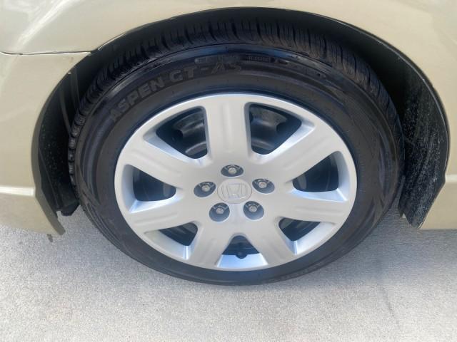 2008 Borrego Beige Metallic /Gray Honda Civic Sdn LX LOW MILES 26,922 1 OWNER (1HGFA16538L) with an 1.8L SOHC MPFI 16-Valve i-VTEC I4 Engine engine, Automatic transmission, located at 4701 North Dixie Hwy, Pompano Beach, FL, 33064, (954) 422-2889, 26.240938, -80.123474 - OUR WEBPAGE FLORIDACARS1.COM HAS OVER 100 PHOTOS AND FREE CARFAX LINK 2008 HONDA CIVIC LX VIN: 1HGFA16538L117891 1 H G F A 1 6 5 3 8 L 1 1 7 8 9 1 SEDAN 4 DR 1.8L I4 F SOHC 16V GASOLINE FRONT WHEEL DRIVE Features ABS Brakes Air Conditioning AM/FM Stereo Automatic Transmission Auxiliary Audio Input C - Photo#19