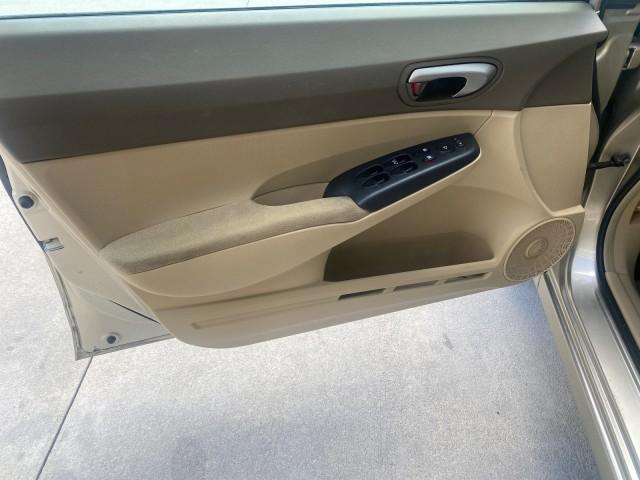 2008 Borrego Beige Metallic /Gray Honda Civic Sdn LX LOW MILES 26,922 1 OWNER (1HGFA16538L) with an 1.8L SOHC MPFI 16-Valve i-VTEC I4 Engine engine, Automatic transmission, located at 4701 North Dixie Hwy, Pompano Beach, FL, 33064, (954) 422-2889, 26.240938, -80.123474 - OUR WEBPAGE FLORIDACARS1.COM HAS OVER 100 PHOTOS AND FREE CARFAX LINK 2008 HONDA CIVIC LX VIN: 1HGFA16538L117891 1 H G F A 1 6 5 3 8 L 1 1 7 8 9 1 SEDAN 4 DR 1.8L I4 F SOHC 16V GASOLINE FRONT WHEEL DRIVE Features ABS Brakes Air Conditioning AM/FM Stereo Automatic Transmission Auxiliary Audio Input C - Photo#31