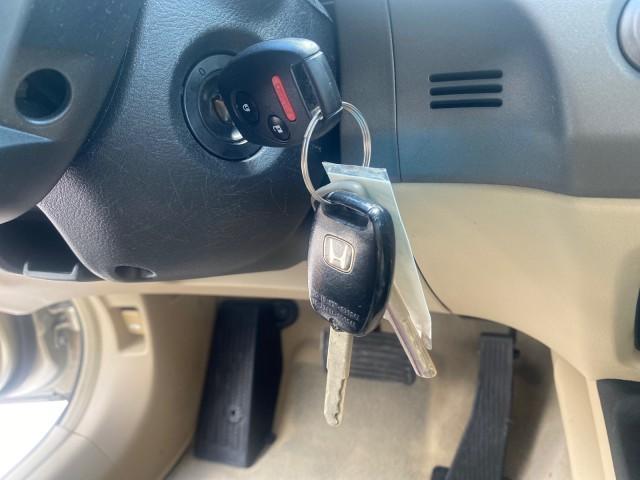 2008 Borrego Beige Metallic /Gray Honda Civic Sdn LX LOW MILES 26,922 1 OWNER (1HGFA16538L) with an 1.8L SOHC MPFI 16-Valve i-VTEC I4 Engine engine, Automatic transmission, located at 4701 North Dixie Hwy, Pompano Beach, FL, 33064, (954) 422-2889, 26.240938, -80.123474 - OUR WEBPAGE FLORIDACARS1.COM HAS OVER 100 PHOTOS AND FREE CARFAX LINK 2008 HONDA CIVIC LX VIN: 1HGFA16538L117891 1 H G F A 1 6 5 3 8 L 1 1 7 8 9 1 SEDAN 4 DR 1.8L I4 F SOHC 16V GASOLINE FRONT WHEEL DRIVE Features ABS Brakes Air Conditioning AM/FM Stereo Automatic Transmission Auxiliary Audio Input C - Photo#43