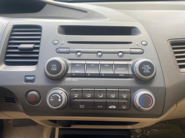 2008 Borrego Beige Metallic /Gray Honda Civic Sdn LX LOW MILES 26,922 1 OWNER (1HGFA16538L) with an 1.8L SOHC MPFI 16-Valve i-VTEC I4 Engine engine, Automatic transmission, located at 4701 North Dixie Hwy, Pompano Beach, FL, 33064, (954) 422-2889, 26.240938, -80.123474 - OUR WEBPAGE FLORIDACARS1.COM HAS OVER 100 PHOTOS AND FREE CARFAX LINK 2008 HONDA CIVIC LX VIN: 1HGFA16538L117891 1 H G F A 1 6 5 3 8 L 1 1 7 8 9 1 SEDAN 4 DR 1.8L I4 F SOHC 16V GASOLINE FRONT WHEEL DRIVE Features ABS Brakes Air Conditioning AM/FM Stereo Automatic Transmission Auxiliary Audio Input C - Photo#45