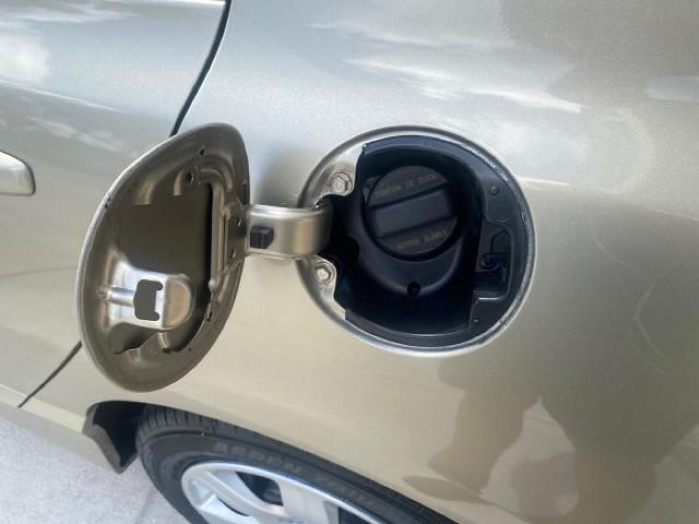 2008 Borrego Beige Metallic /Gray Honda Civic Sdn LX LOW MILES 26,917 1 OWNER (1HGFA16538L) with an 1.8L SOHC MPFI 16-Valve i-VTEC I4 Engine engine, Automatic transmission, located at 4701 North Dixie Hwy, Pompano Beach, FL, 33064, (954) 422-2889, 26.240938, -80.123474 - OUR WEBPAGE FLORIDACARS1.COM HAS OVER 100 PHOTOS AND FREE CARFAX LINK 2008 HONDA CIVIC LX VIN: 1HGFA16538L117891 1 H G F A 1 6 5 3 8 L 1 1 7 8 9 1 SEDAN 4 DR 1.8L I4 F SOHC 16V GASOLINE FRONT WHEEL DRIVE Features ABS Brakes Air Conditioning AM/FM Stereo Automatic Transmission Auxiliary Audio Input C - Photo#73
