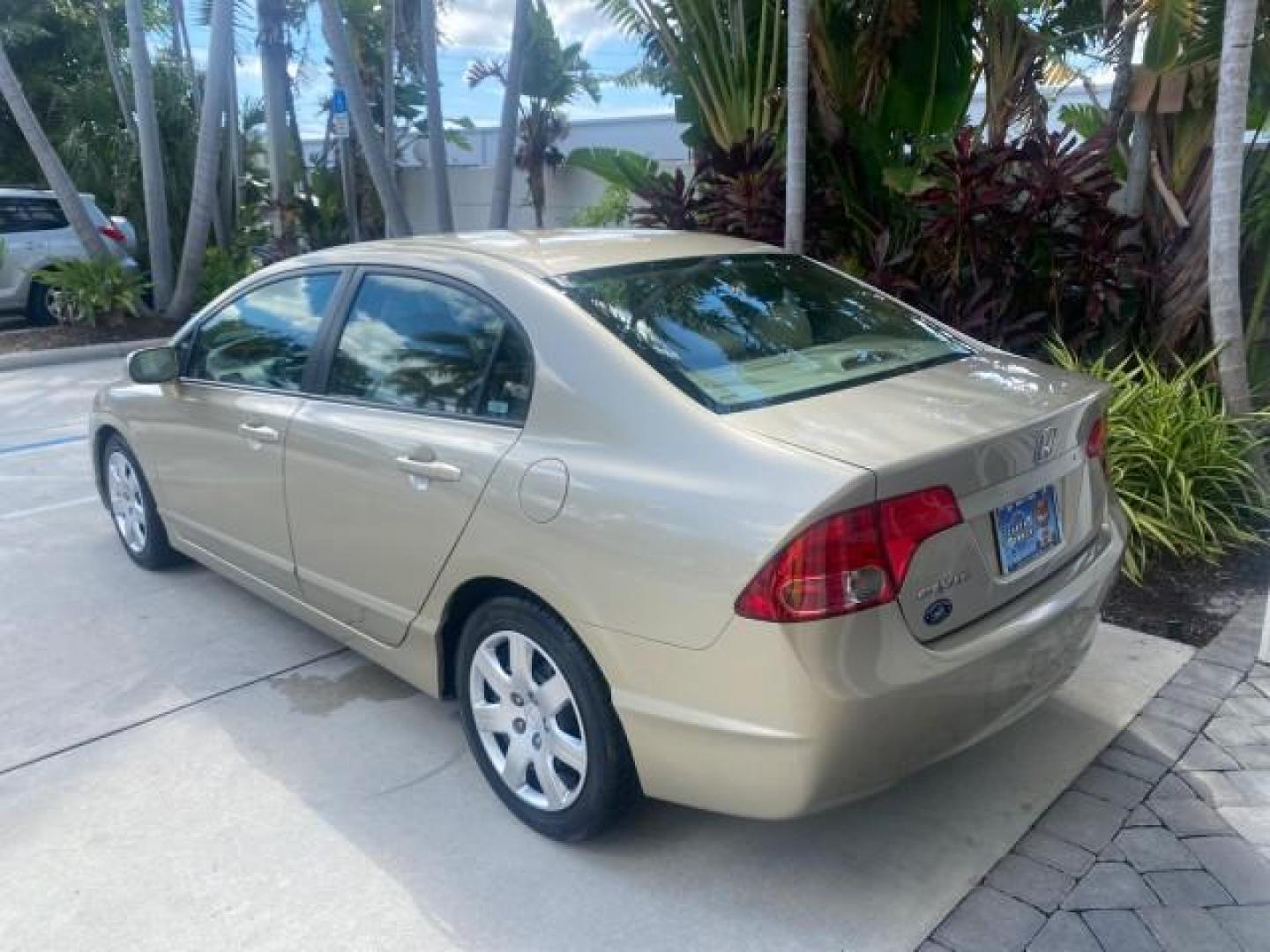 2008 Borrego Beige Metallic /Gray Honda Civic Sdn LX LOW MILES 26,917 1 OWNER (1HGFA16538L) with an 1.8L SOHC MPFI 16-Valve i-VTEC I4 Engine engine, Automatic transmission, located at 4701 North Dixie Hwy, Pompano Beach, FL, 33064, (954) 422-2889, 26.240938, -80.123474 - OUR WEBPAGE FLORIDACARS1.COM HAS OVER 100 PHOTOS AND FREE CARFAX LINK 2008 HONDA CIVIC LX VIN: 1HGFA16538L117891 1 H G F A 1 6 5 3 8 L 1 1 7 8 9 1 SEDAN 4 DR 1.8L I4 F SOHC 16V GASOLINE FRONT WHEEL DRIVE Features ABS Brakes Air Conditioning AM/FM Stereo Automatic Transmission Auxiliary Audio Input C - Photo#74