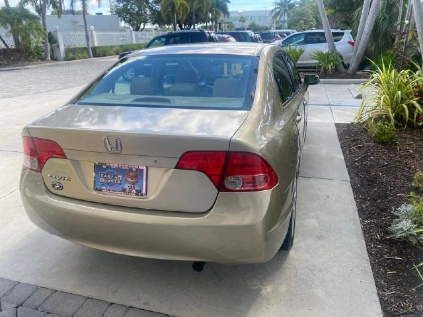 2008 Borrego Beige Metallic /Gray Honda Civic Sdn LX LOW MILES 26,917 1 OWNER (1HGFA16538L) with an 1.8L SOHC MPFI 16-Valve i-VTEC I4 Engine engine, Automatic transmission, located at 4701 North Dixie Hwy, Pompano Beach, FL, 33064, (954) 422-2889, 26.240938, -80.123474 - OUR WEBPAGE FLORIDACARS1.COM HAS OVER 100 PHOTOS AND FREE CARFAX LINK 2008 HONDA CIVIC LX VIN: 1HGFA16538L117891 1 H G F A 1 6 5 3 8 L 1 1 7 8 9 1 SEDAN 4 DR 1.8L I4 F SOHC 16V GASOLINE FRONT WHEEL DRIVE Features ABS Brakes Air Conditioning AM/FM Stereo Automatic Transmission Auxiliary Audio Input C - Photo#76