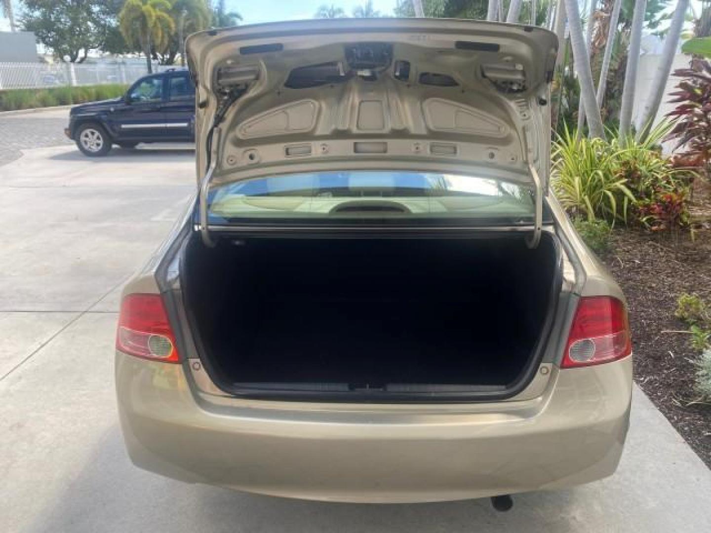 2008 Borrego Beige Metallic /Gray Honda Civic Sdn LX LOW MILES 26,917 1 OWNER (1HGFA16538L) with an 1.8L SOHC MPFI 16-Valve i-VTEC I4 Engine engine, Automatic transmission, located at 4701 North Dixie Hwy, Pompano Beach, FL, 33064, (954) 422-2889, 26.240938, -80.123474 - OUR WEBPAGE FLORIDACARS1.COM HAS OVER 100 PHOTOS AND FREE CARFAX LINK 2008 HONDA CIVIC LX VIN: 1HGFA16538L117891 1 H G F A 1 6 5 3 8 L 1 1 7 8 9 1 SEDAN 4 DR 1.8L I4 F SOHC 16V GASOLINE FRONT WHEEL DRIVE Features ABS Brakes Air Conditioning AM/FM Stereo Automatic Transmission Auxiliary Audio Input C - Photo#80