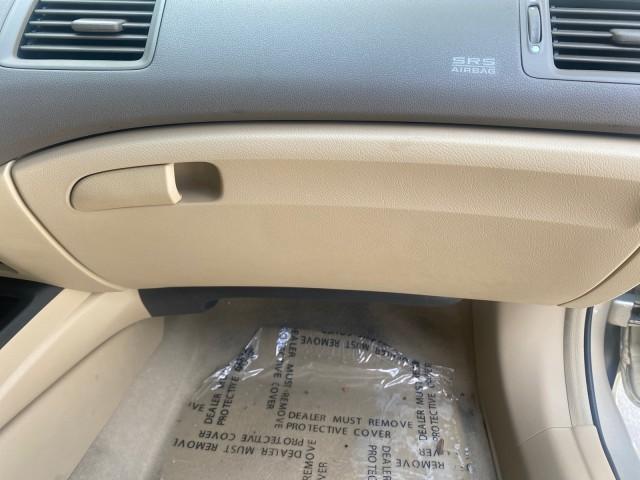 2008 Borrego Beige Metallic /Gray Honda Civic Sdn LX LOW MILES 26,922 1 OWNER (1HGFA16538L) with an 1.8L SOHC MPFI 16-Valve i-VTEC I4 Engine engine, Automatic transmission, located at 4701 North Dixie Hwy, Pompano Beach, FL, 33064, (954) 422-2889, 26.240938, -80.123474 - OUR WEBPAGE FLORIDACARS1.COM HAS OVER 100 PHOTOS AND FREE CARFAX LINK 2008 HONDA CIVIC LX VIN: 1HGFA16538L117891 1 H G F A 1 6 5 3 8 L 1 1 7 8 9 1 SEDAN 4 DR 1.8L I4 F SOHC 16V GASOLINE FRONT WHEEL DRIVE Features ABS Brakes Air Conditioning AM/FM Stereo Automatic Transmission Auxiliary Audio Input C - Photo#96