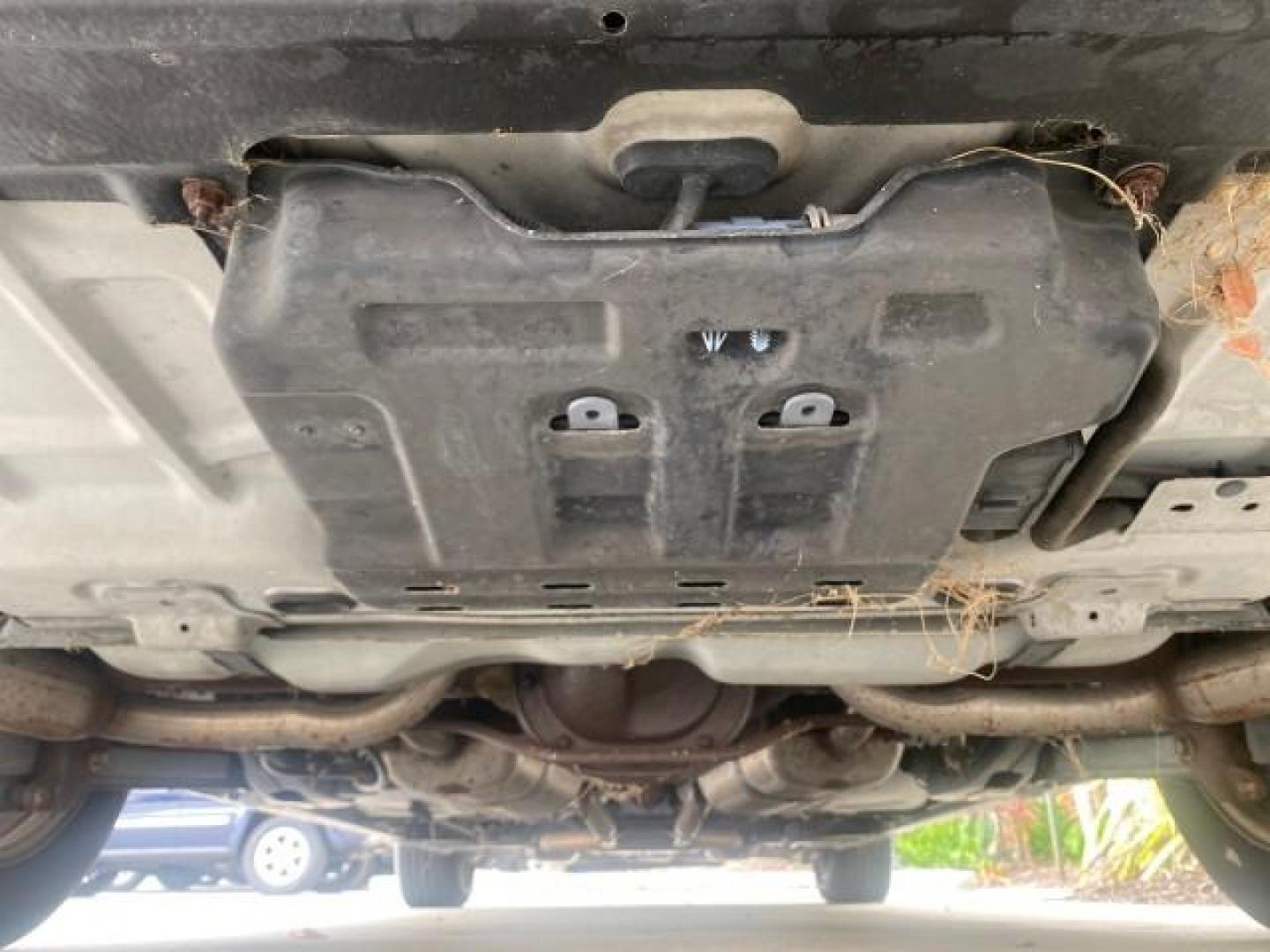 2005 Light French Silk Metallic /Med/Lt Parchment Lincoln Town Car Signature 1 OWNER FL LOW MILES 39,256 (1LNHM81W85Y) with an 4.6L SOHC SMPI V8 Engine engine, Automatic transmission, located at 4701 North Dixie Hwy, Pompano Beach, FL, 33064, (954) 422-2889, 26.240938, -80.123474 - OUR WEBPAGE FLORIDACARS1.COM HAS OVER 100 PHOTOS AND FREE CARFAX LINK 2005 LINCOLN TOWN CAR SIGNATURE VIN: 1LNHM81W85Y648232 1 L N H M 8 1 W 8 5 Y 6 4 8 2 3 2 SEDAN 4 DR 4.6L V8 F OHV 16V GASOLINE REAR WHEEL DRIVE Features ABS Brakes Air Conditioning Alloy Wheels AM/FM Stereo Automatic Transmission - Photo#22