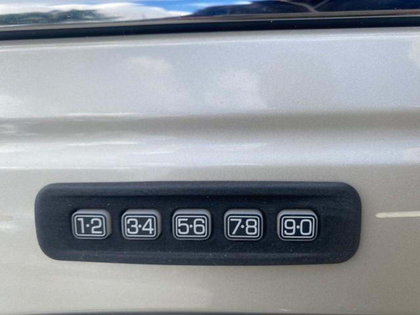 2005 Light French Silk Metallic /Med/Lt Parchment Lincoln Town Car Signature 1 OWNER FL LOW MILES 39,256 (1LNHM81W85Y) with an 4.6L SOHC SMPI V8 Engine engine, Automatic transmission, located at 4701 North Dixie Hwy, Pompano Beach, FL, 33064, (954) 422-2889, 26.240938, -80.123474 - OUR WEBPAGE FLORIDACARS1.COM HAS OVER 100 PHOTOS AND FREE CARFAX LINK 2005 LINCOLN TOWN CAR SIGNATURE VIN: 1LNHM81W85Y648232 1 L N H M 8 1 W 8 5 Y 6 4 8 2 3 2 SEDAN 4 DR 4.6L V8 F OHV 16V GASOLINE REAR WHEEL DRIVE Features ABS Brakes Air Conditioning Alloy Wheels AM/FM Stereo Automatic Transmission - Photo#29