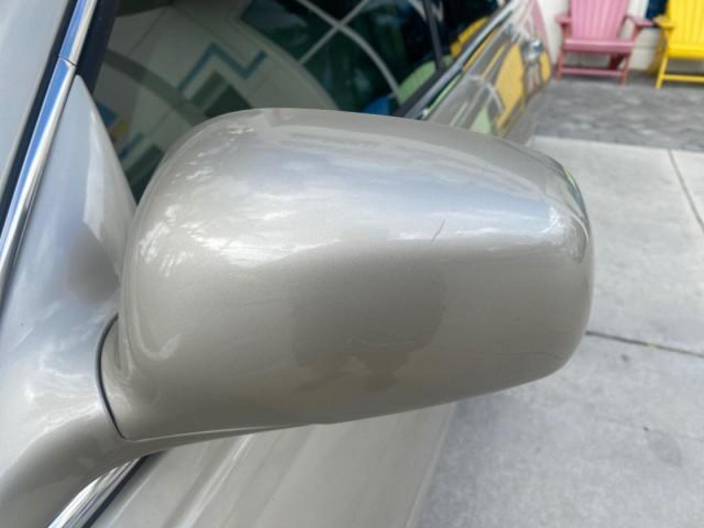 2005 Light French Silk Metallic /Med/Lt Parchment Lincoln Town Car Signature 1 OWNER FL LOW MILES 39,256 (1LNHM81W85Y) with an 4.6L SOHC SMPI V8 Engine engine, Automatic transmission, located at 4701 North Dixie Hwy, Pompano Beach, FL, 33064, (954) 422-2889, 26.240938, -80.123474 - OUR WEBPAGE FLORIDACARS1.COM HAS OVER 100 PHOTOS AND FREE CARFAX LINK 2005 LINCOLN TOWN CAR SIGNATURE VIN: 1LNHM81W85Y648232 1 L N H M 8 1 W 8 5 Y 6 4 8 2 3 2 SEDAN 4 DR 4.6L V8 F OHV 16V GASOLINE REAR WHEEL DRIVE Features ABS Brakes Air Conditioning Alloy Wheels AM/FM Stereo Automatic Transmission - Photo#31