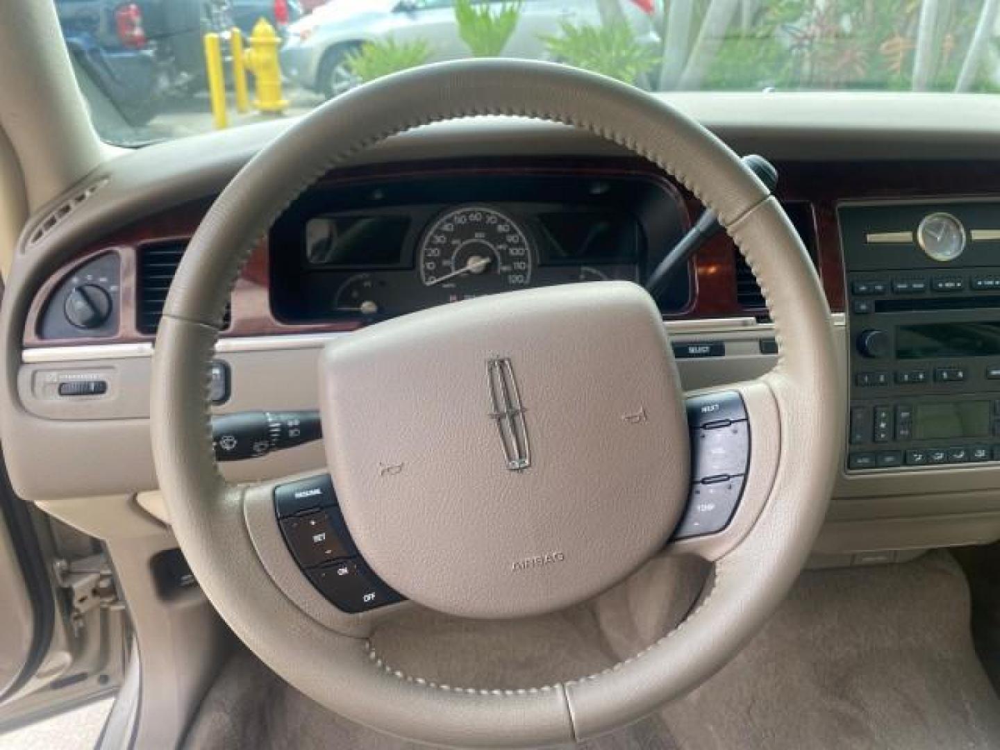 2005 Light French Silk Metallic /Med/Lt Parchment Lincoln Town Car Signature 1 OWNER FL LOW MILES 39,256 (1LNHM81W85Y) with an 4.6L SOHC SMPI V8 Engine engine, Automatic transmission, located at 4701 North Dixie Hwy, Pompano Beach, FL, 33064, (954) 422-2889, 26.240938, -80.123474 - OUR WEBPAGE FLORIDACARS1.COM HAS OVER 100 PHOTOS AND FREE CARFAX LINK 2005 LINCOLN TOWN CAR SIGNATURE VIN: 1LNHM81W85Y648232 1 L N H M 8 1 W 8 5 Y 6 4 8 2 3 2 SEDAN 4 DR 4.6L V8 F OHV 16V GASOLINE REAR WHEEL DRIVE Features ABS Brakes Air Conditioning Alloy Wheels AM/FM Stereo Automatic Transmission - Photo#40