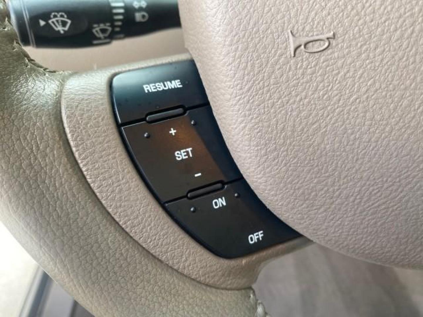 2005 Light French Silk Metallic /Med/Lt Parchment Lincoln Town Car Signature 1 OWNER FL LOW MILES 39,256 (1LNHM81W85Y) with an 4.6L SOHC SMPI V8 Engine engine, Automatic transmission, located at 4701 North Dixie Hwy, Pompano Beach, FL, 33064, (954) 422-2889, 26.240938, -80.123474 - OUR WEBPAGE FLORIDACARS1.COM HAS OVER 100 PHOTOS AND FREE CARFAX LINK 2005 LINCOLN TOWN CAR SIGNATURE VIN: 1LNHM81W85Y648232 1 L N H M 8 1 W 8 5 Y 6 4 8 2 3 2 SEDAN 4 DR 4.6L V8 F OHV 16V GASOLINE REAR WHEEL DRIVE Features ABS Brakes Air Conditioning Alloy Wheels AM/FM Stereo Automatic Transmission - Photo#41