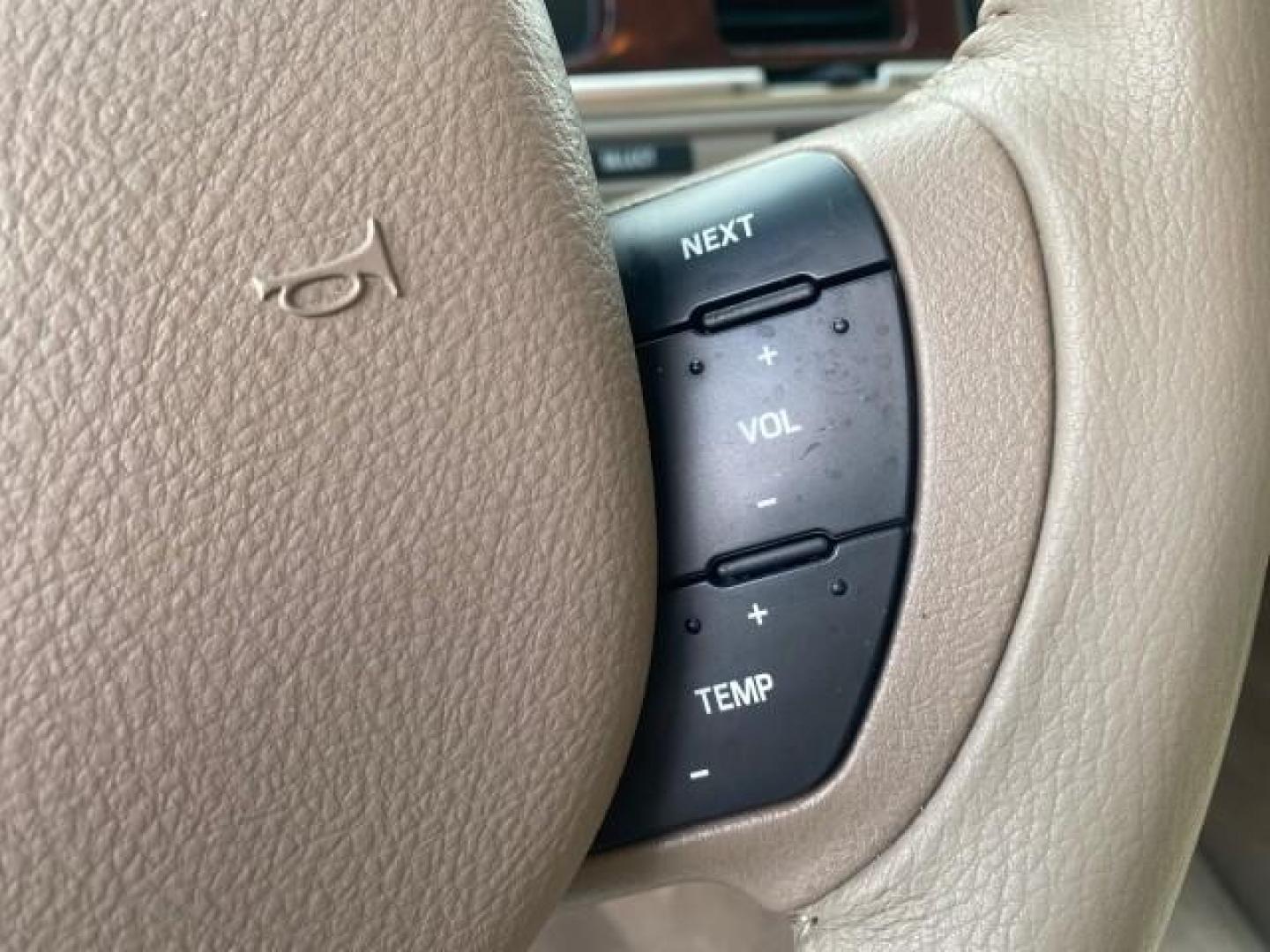 2005 Light French Silk Metallic /Med/Lt Parchment Lincoln Town Car Signature 1 OWNER FL LOW MILES 39,256 (1LNHM81W85Y) with an 4.6L SOHC SMPI V8 Engine engine, Automatic transmission, located at 4701 North Dixie Hwy, Pompano Beach, FL, 33064, (954) 422-2889, 26.240938, -80.123474 - OUR WEBPAGE FLORIDACARS1.COM HAS OVER 100 PHOTOS AND FREE CARFAX LINK 2005 LINCOLN TOWN CAR SIGNATURE VIN: 1LNHM81W85Y648232 1 L N H M 8 1 W 8 5 Y 6 4 8 2 3 2 SEDAN 4 DR 4.6L V8 F OHV 16V GASOLINE REAR WHEEL DRIVE Features ABS Brakes Air Conditioning Alloy Wheels AM/FM Stereo Automatic Transmission - Photo#42