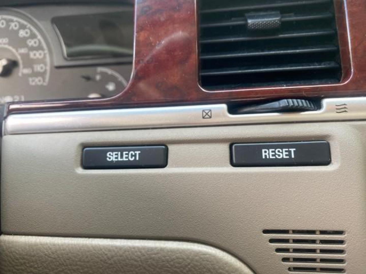 2005 Light French Silk Metallic /Med/Lt Parchment Lincoln Town Car Signature 1 OWNER FL LOW MILES 39,256 (1LNHM81W85Y) with an 4.6L SOHC SMPI V8 Engine engine, Automatic transmission, located at 4701 North Dixie Hwy, Pompano Beach, FL, 33064, (954) 422-2889, 26.240938, -80.123474 - OUR WEBPAGE FLORIDACARS1.COM HAS OVER 100 PHOTOS AND FREE CARFAX LINK 2005 LINCOLN TOWN CAR SIGNATURE VIN: 1LNHM81W85Y648232 1 L N H M 8 1 W 8 5 Y 6 4 8 2 3 2 SEDAN 4 DR 4.6L V8 F OHV 16V GASOLINE REAR WHEEL DRIVE Features ABS Brakes Air Conditioning Alloy Wheels AM/FM Stereo Automatic Transmission - Photo#48