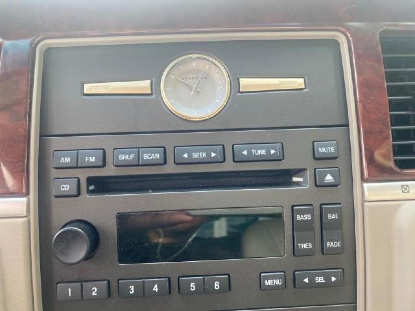 2005 Light French Silk Metallic /Med/Lt Parchment Lincoln Town Car Signature 1 OWNER FL LOW MILES 39,256 (1LNHM81W85Y) with an 4.6L SOHC SMPI V8 Engine engine, Automatic transmission, located at 4701 North Dixie Hwy, Pompano Beach, FL, 33064, (954) 422-2889, 26.240938, -80.123474 - OUR WEBPAGE FLORIDACARS1.COM HAS OVER 100 PHOTOS AND FREE CARFAX LINK 2005 LINCOLN TOWN CAR SIGNATURE VIN: 1LNHM81W85Y648232 1 L N H M 8 1 W 8 5 Y 6 4 8 2 3 2 SEDAN 4 DR 4.6L V8 F OHV 16V GASOLINE REAR WHEEL DRIVE Features ABS Brakes Air Conditioning Alloy Wheels AM/FM Stereo Automatic Transmission - Photo#49