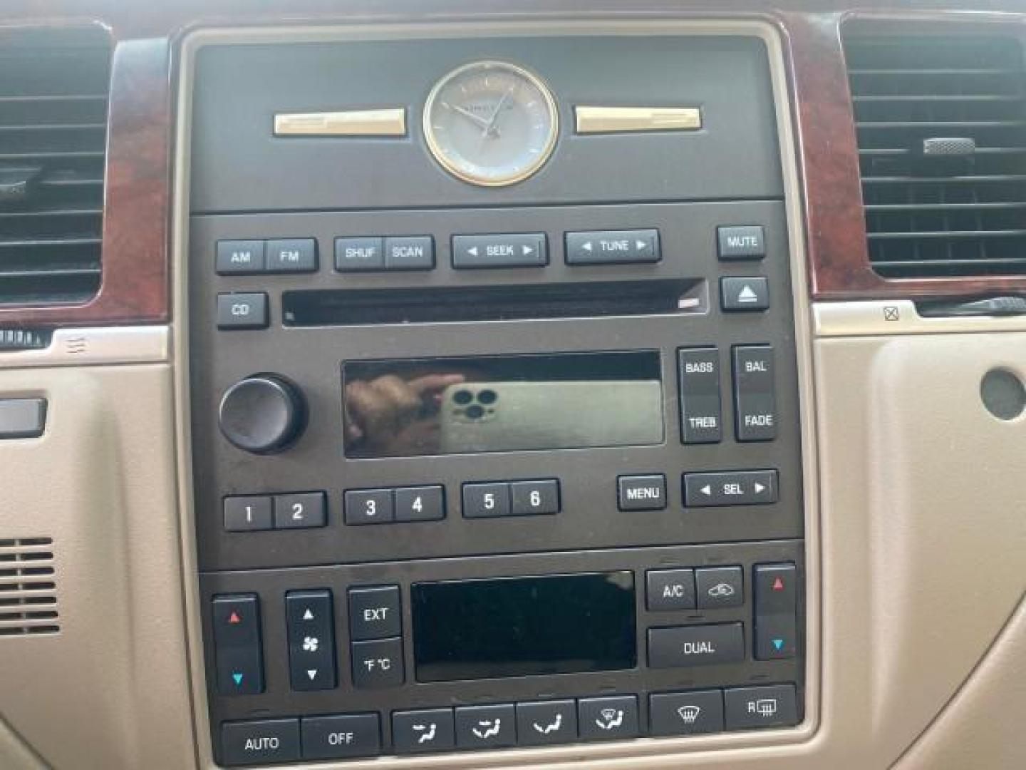 2005 Light French Silk Metallic /Med/Lt Parchment Lincoln Town Car Signature 1 OWNER FL LOW MILES 39,256 (1LNHM81W85Y) with an 4.6L SOHC SMPI V8 Engine engine, Automatic transmission, located at 4701 North Dixie Hwy, Pompano Beach, FL, 33064, (954) 422-2889, 26.240938, -80.123474 - OUR WEBPAGE FLORIDACARS1.COM HAS OVER 100 PHOTOS AND FREE CARFAX LINK 2005 LINCOLN TOWN CAR SIGNATURE VIN: 1LNHM81W85Y648232 1 L N H M 8 1 W 8 5 Y 6 4 8 2 3 2 SEDAN 4 DR 4.6L V8 F OHV 16V GASOLINE REAR WHEEL DRIVE Features ABS Brakes Air Conditioning Alloy Wheels AM/FM Stereo Automatic Transmission - Photo#50