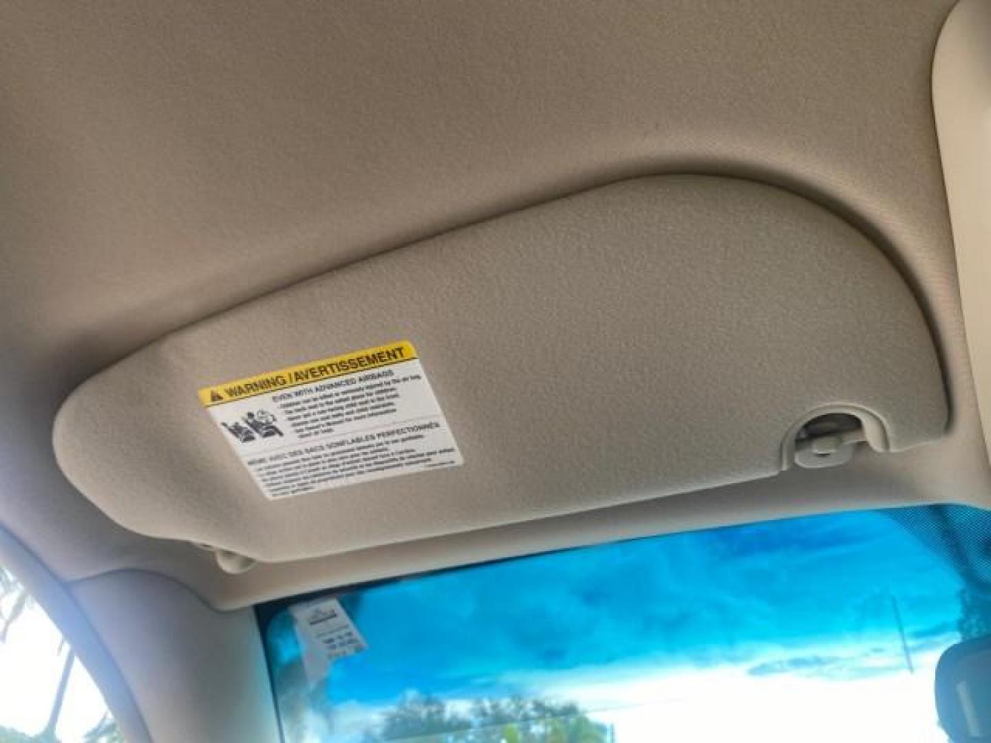 2005 Light French Silk Metallic /Med/Lt Parchment Lincoln Town Car Signature 1 OWNER FL LOW MILES 39,256 (1LNHM81W85Y) with an 4.6L SOHC SMPI V8 Engine engine, Automatic transmission, located at 4701 North Dixie Hwy, Pompano Beach, FL, 33064, (954) 422-2889, 26.240938, -80.123474 - OUR WEBPAGE FLORIDACARS1.COM HAS OVER 100 PHOTOS AND FREE CARFAX LINK 2005 LINCOLN TOWN CAR SIGNATURE VIN: 1LNHM81W85Y648232 1 L N H M 8 1 W 8 5 Y 6 4 8 2 3 2 SEDAN 4 DR 4.6L V8 F OHV 16V GASOLINE REAR WHEEL DRIVE Features ABS Brakes Air Conditioning Alloy Wheels AM/FM Stereo Automatic Transmission - Photo#53