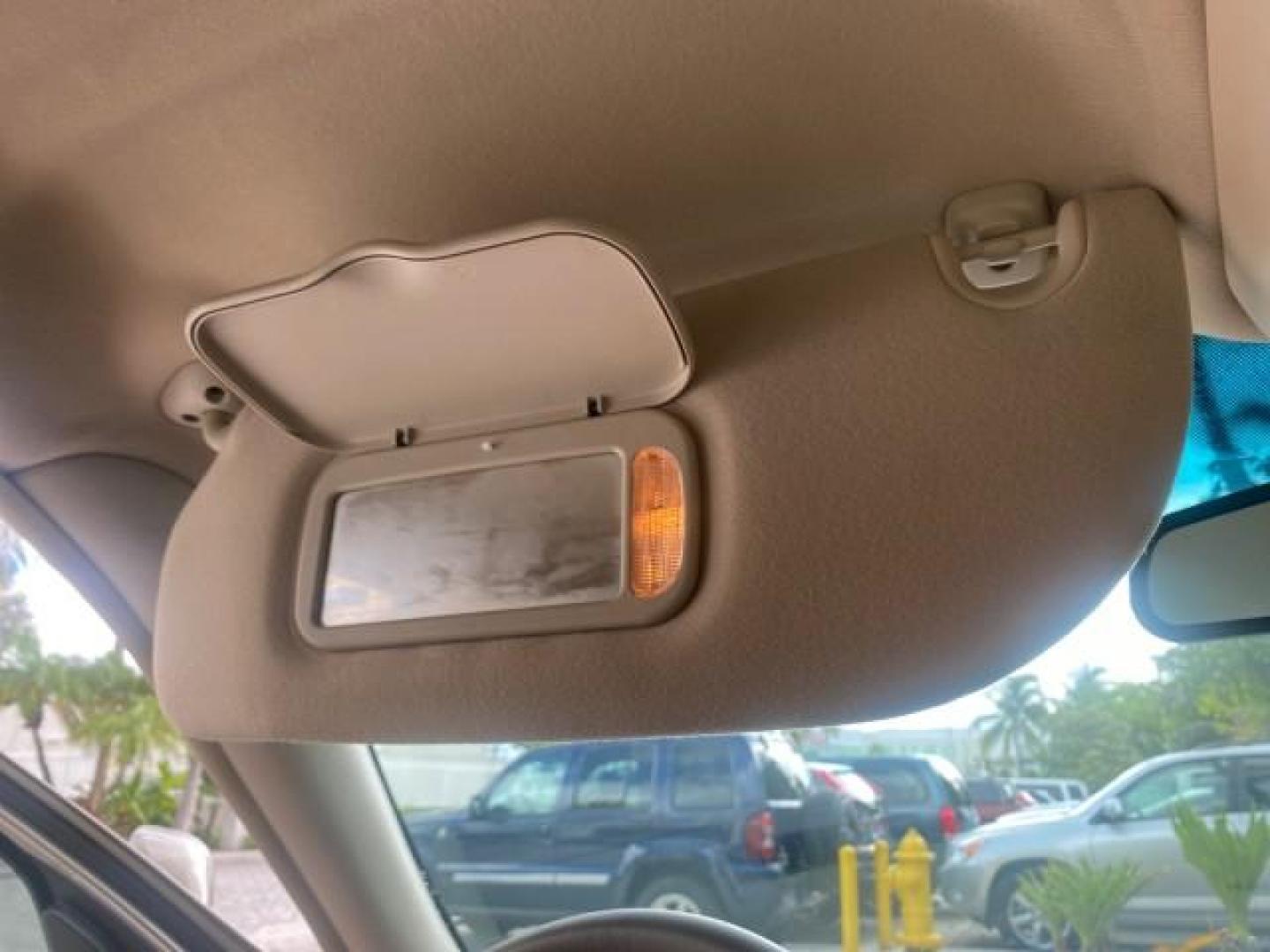 2005 Light French Silk Metallic /Med/Lt Parchment Lincoln Town Car Signature 1 OWNER FL LOW MILES 39,256 (1LNHM81W85Y) with an 4.6L SOHC SMPI V8 Engine engine, Automatic transmission, located at 4701 North Dixie Hwy, Pompano Beach, FL, 33064, (954) 422-2889, 26.240938, -80.123474 - OUR WEBPAGE FLORIDACARS1.COM HAS OVER 100 PHOTOS AND FREE CARFAX LINK 2005 LINCOLN TOWN CAR SIGNATURE VIN: 1LNHM81W85Y648232 1 L N H M 8 1 W 8 5 Y 6 4 8 2 3 2 SEDAN 4 DR 4.6L V8 F OHV 16V GASOLINE REAR WHEEL DRIVE Features ABS Brakes Air Conditioning Alloy Wheels AM/FM Stereo Automatic Transmission - Photo#54