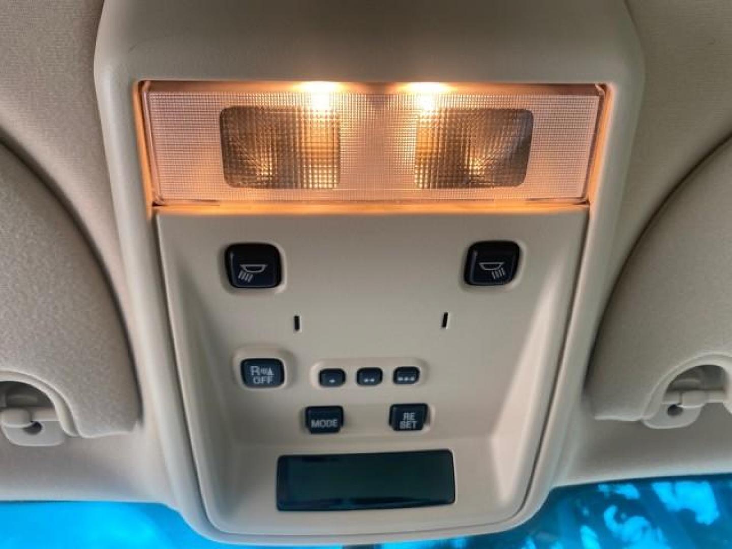 2005 Light French Silk Metallic /Med/Lt Parchment Lincoln Town Car Signature 1 OWNER FL LOW MILES 39,256 (1LNHM81W85Y) with an 4.6L SOHC SMPI V8 Engine engine, Automatic transmission, located at 4701 North Dixie Hwy, Pompano Beach, FL, 33064, (954) 422-2889, 26.240938, -80.123474 - OUR WEBPAGE FLORIDACARS1.COM HAS OVER 100 PHOTOS AND FREE CARFAX LINK 2005 LINCOLN TOWN CAR SIGNATURE VIN: 1LNHM81W85Y648232 1 L N H M 8 1 W 8 5 Y 6 4 8 2 3 2 SEDAN 4 DR 4.6L V8 F OHV 16V GASOLINE REAR WHEEL DRIVE Features ABS Brakes Air Conditioning Alloy Wheels AM/FM Stereo Automatic Transmission - Photo#57