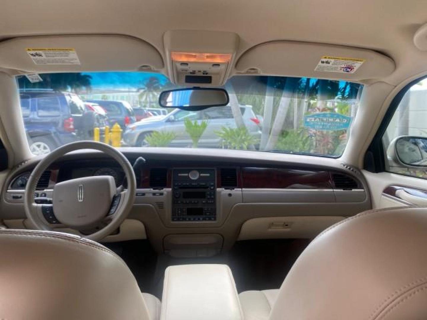 2005 Light French Silk Metallic /Med/Lt Parchment Lincoln Town Car Signature 1 OWNER FL LOW MILES 39,256 (1LNHM81W85Y) with an 4.6L SOHC SMPI V8 Engine engine, Automatic transmission, located at 4701 North Dixie Hwy, Pompano Beach, FL, 33064, (954) 422-2889, 26.240938, -80.123474 - OUR WEBPAGE FLORIDACARS1.COM HAS OVER 100 PHOTOS AND FREE CARFAX LINK 2005 LINCOLN TOWN CAR SIGNATURE VIN: 1LNHM81W85Y648232 1 L N H M 8 1 W 8 5 Y 6 4 8 2 3 2 SEDAN 4 DR 4.6L V8 F OHV 16V GASOLINE REAR WHEEL DRIVE Features ABS Brakes Air Conditioning Alloy Wheels AM/FM Stereo Automatic Transmission - Photo#70