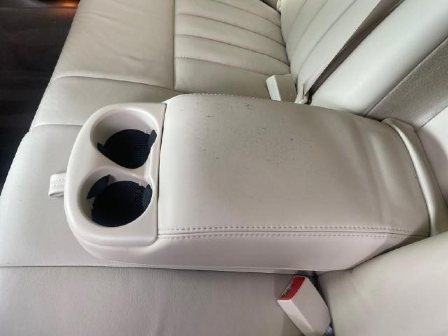 2005 Light French Silk Metallic /Med/Lt Parchment Lincoln Town Car Signature 1 OWNER FL LOW MILES 39,256 (1LNHM81W85Y) with an 4.6L SOHC SMPI V8 Engine engine, Automatic transmission, located at 4701 North Dixie Hwy, Pompano Beach, FL, 33064, (954) 422-2889, 26.240938, -80.123474 - OUR WEBPAGE FLORIDACARS1.COM HAS OVER 100 PHOTOS AND FREE CARFAX LINK 2005 LINCOLN TOWN CAR SIGNATURE VIN: 1LNHM81W85Y648232 1 L N H M 8 1 W 8 5 Y 6 4 8 2 3 2 SEDAN 4 DR 4.6L V8 F OHV 16V GASOLINE REAR WHEEL DRIVE Features ABS Brakes Air Conditioning Alloy Wheels AM/FM Stereo Automatic Transmission - Photo#72