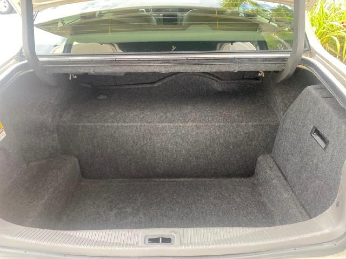 2005 Light French Silk Metallic /Med/Lt Parchment Lincoln Town Car Signature 1 OWNER FL LOW MILES 39,256 (1LNHM81W85Y) with an 4.6L SOHC SMPI V8 Engine engine, Automatic transmission, located at 4701 North Dixie Hwy, Pompano Beach, FL, 33064, (954) 422-2889, 26.240938, -80.123474 - OUR WEBPAGE FLORIDACARS1.COM HAS OVER 100 PHOTOS AND FREE CARFAX LINK 2005 LINCOLN TOWN CAR SIGNATURE VIN: 1LNHM81W85Y648232 1 L N H M 8 1 W 8 5 Y 6 4 8 2 3 2 SEDAN 4 DR 4.6L V8 F OHV 16V GASOLINE REAR WHEEL DRIVE Features ABS Brakes Air Conditioning Alloy Wheels AM/FM Stereo Automatic Transmission - Photo#85