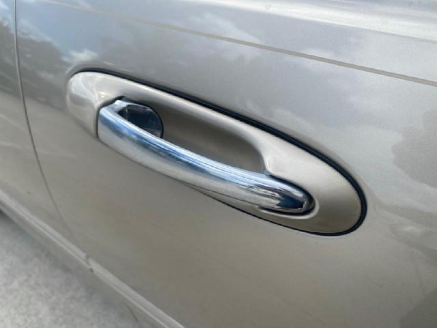 2005 Light French Silk Metallic /Med/Lt Parchment Lincoln Town Car Signature 1 OWNER FL LOW MILES 39,256 (1LNHM81W85Y) with an 4.6L SOHC SMPI V8 Engine engine, Automatic transmission, located at 4701 North Dixie Hwy, Pompano Beach, FL, 33064, (954) 422-2889, 26.240938, -80.123474 - OUR WEBPAGE FLORIDACARS1.COM HAS OVER 100 PHOTOS AND FREE CARFAX LINK 2005 LINCOLN TOWN CAR SIGNATURE VIN: 1LNHM81W85Y648232 1 L N H M 8 1 W 8 5 Y 6 4 8 2 3 2 SEDAN 4 DR 4.6L V8 F OHV 16V GASOLINE REAR WHEEL DRIVE Features ABS Brakes Air Conditioning Alloy Wheels AM/FM Stereo Automatic Transmission - Photo#91