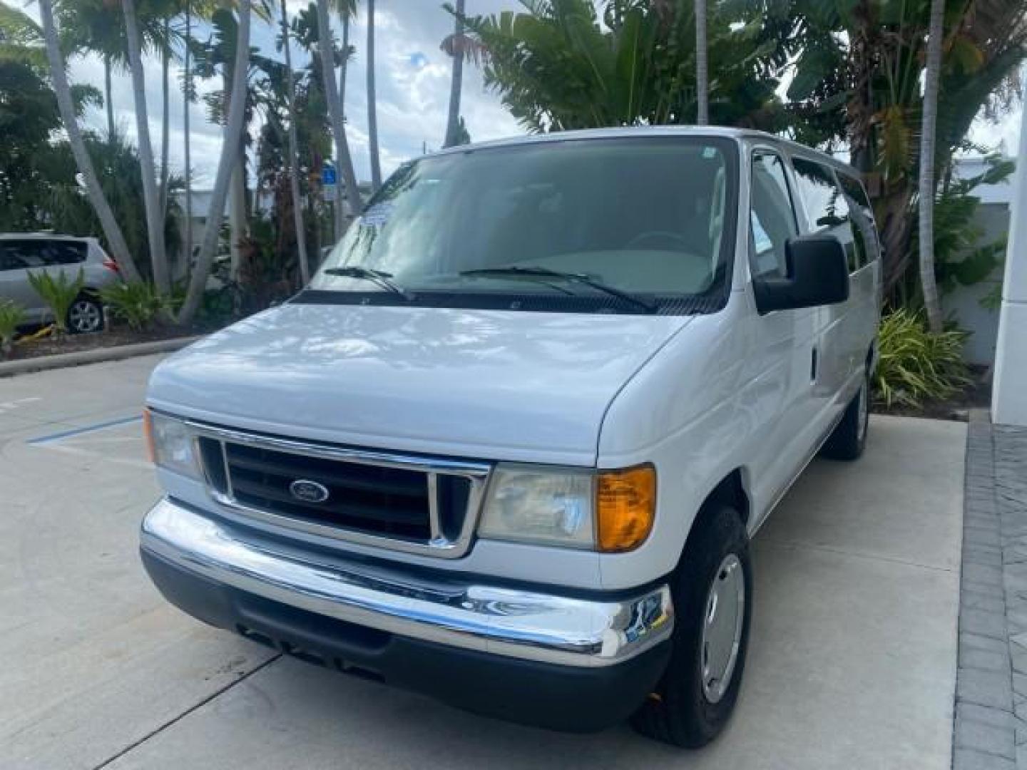 2006 Oxford White /Medium Flint Ford Econoline Wagon XLT LOW MILES 27,333 8 PASS (1FMRE11L86D) with an 5.4L EFI V8 Engine engine, Automatic transmission, located at 4701 North Dixie Hwy, Pompano Beach, FL, 33064, (954) 422-2889, 26.240938, -80.123474 - OUR WEBPAGE FLORIDACARS1.COM HAS OVER 100 PHOTOS AND FREE CARFAX LINK 2006 FORD E-SERIES E-150 XL - DUAL AIR 8 PASSENGER XL VIN: 1FMRE11L86DA99672 1 F M R E 1 1 L 8 6 D A 9 9 6 7 2 VAN 5.4L V8 F GASOLINE REAR WHEEL DRIVE Features ABS Brakes Air Conditioning AM/FM Stereo Automatic Transmission Runnin - Photo#3