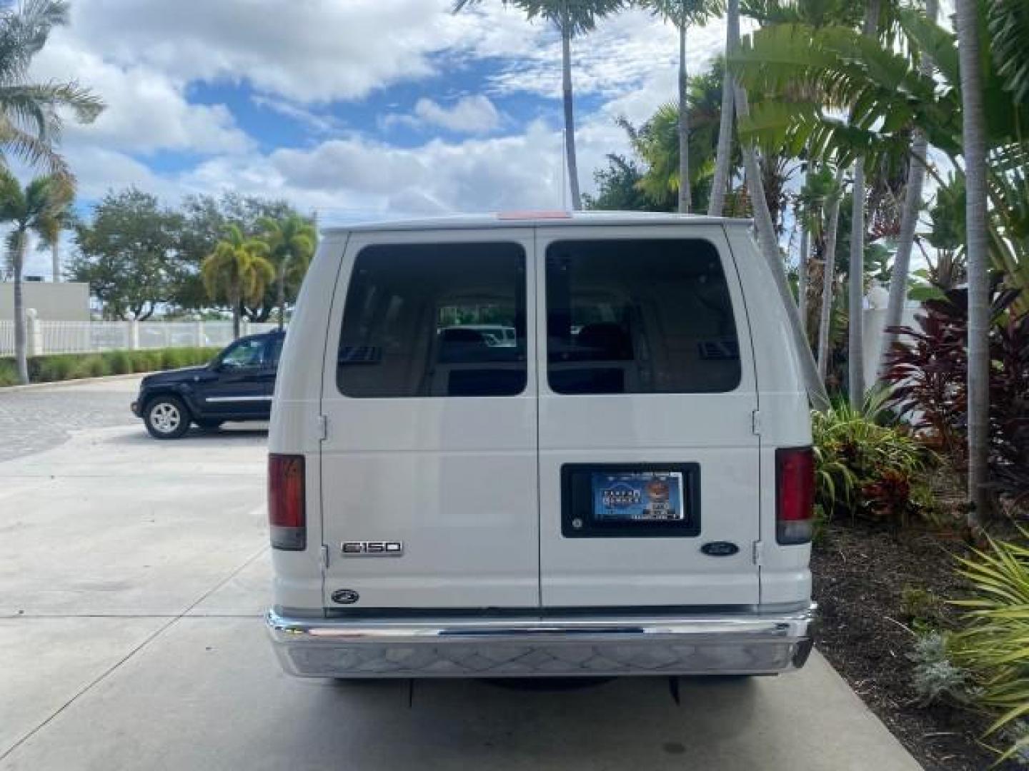 2006 Oxford White /Medium Flint Ford Econoline Wagon XLT LOW MILES 27,333 8 PASS (1FMRE11L86D) with an 5.4L EFI V8 Engine engine, Automatic transmission, located at 4701 North Dixie Hwy, Pompano Beach, FL, 33064, (954) 422-2889, 26.240938, -80.123474 - OUR WEBPAGE FLORIDACARS1.COM HAS OVER 100 PHOTOS AND FREE CARFAX LINK 2006 FORD E-SERIES E-150 XL - DUAL AIR 8 PASSENGER XL VIN: 1FMRE11L86DA99672 1 F M R E 1 1 L 8 6 D A 9 9 6 7 2 VAN 5.4L V8 F GASOLINE REAR WHEEL DRIVE Features ABS Brakes Air Conditioning AM/FM Stereo Automatic Transmission Runnin - Photo#6