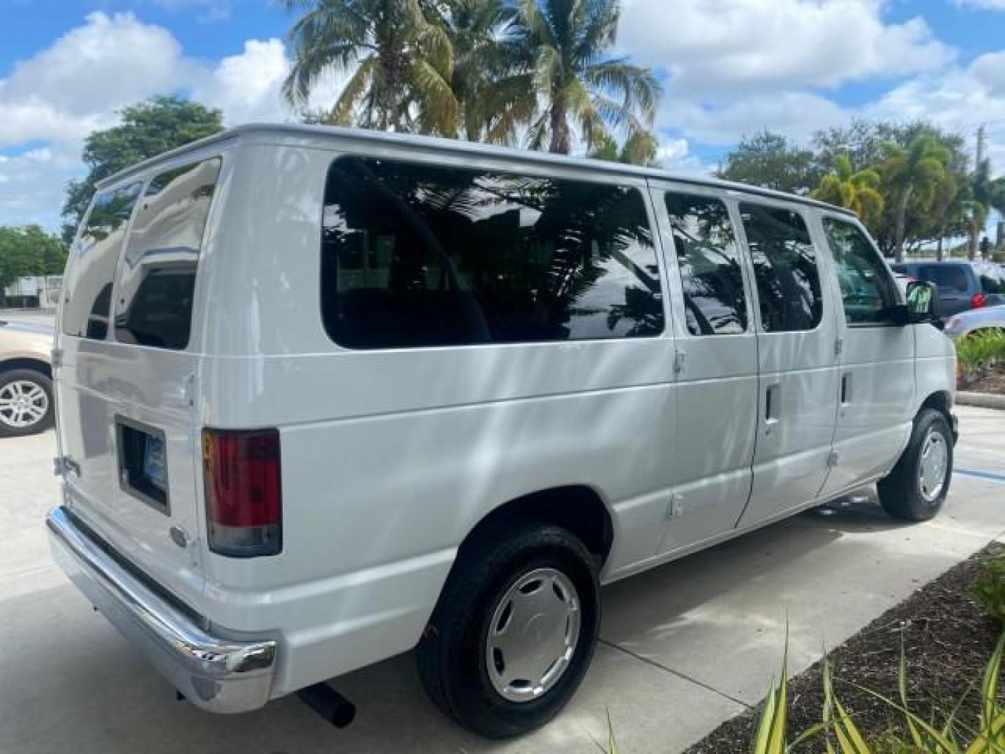2006 Oxford White /Medium Flint Ford Econoline Wagon XLT LOW MILES 27,333 8 PASS (1FMRE11L86D) with an 5.4L EFI V8 Engine engine, Automatic transmission, located at 4701 North Dixie Hwy, Pompano Beach, FL, 33064, (954) 422-2889, 26.240938, -80.123474 - OUR WEBPAGE FLORIDACARS1.COM HAS OVER 100 PHOTOS AND FREE CARFAX LINK 2006 FORD E-SERIES E-150 XL - DUAL AIR 8 PASSENGER XL VIN: 1FMRE11L86DA99672 1 F M R E 1 1 L 8 6 D A 9 9 6 7 2 VAN 5.4L V8 F GASOLINE REAR WHEEL DRIVE Features ABS Brakes Air Conditioning AM/FM Stereo Automatic Transmission Runnin - Photo#7