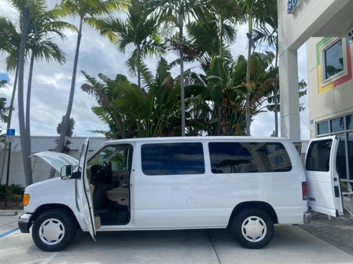 2006 Oxford White /Medium Flint Ford Econoline Wagon XLT LOW MILES 27,333 8 PASS (1FMRE11L86D) with an 5.4L EFI V8 Engine engine, Automatic transmission, located at 4701 North Dixie Hwy, Pompano Beach, FL, 33064, (954) 422-2889, 26.240938, -80.123474 - OUR WEBPAGE FLORIDACARS1.COM HAS OVER 100 PHOTOS AND FREE CARFAX LINK 2006 FORD E-SERIES E-150 XL - DUAL AIR 8 PASSENGER XL VIN: 1FMRE11L86DA99672 1 F M R E 1 1 L 8 6 D A 9 9 6 7 2 VAN 5.4L V8 F GASOLINE REAR WHEEL DRIVE Features ABS Brakes Air Conditioning AM/FM Stereo Automatic Transmission Runnin - Photo#8