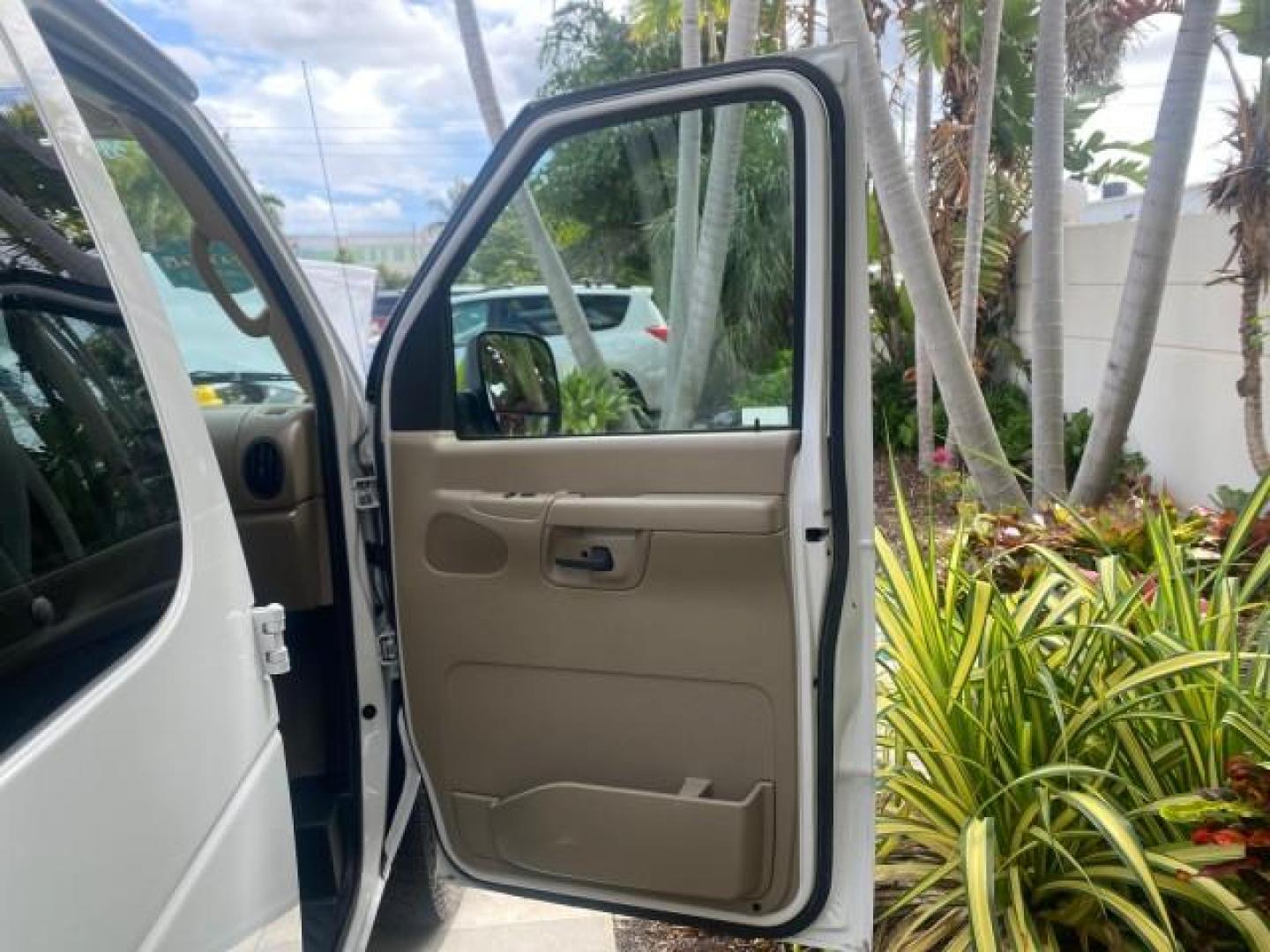2006 Oxford White /Medium Flint Ford Econoline Wagon XLT LOW MILES 27,333 8 PASS (1FMRE11L86D) with an 5.4L EFI V8 Engine engine, Automatic transmission, located at 4701 North Dixie Hwy, Pompano Beach, FL, 33064, (954) 422-2889, 26.240938, -80.123474 - OUR WEBPAGE FLORIDACARS1.COM HAS OVER 100 PHOTOS AND FREE CARFAX LINK 2006 FORD E-SERIES E-150 XL - DUAL AIR 8 PASSENGER XL VIN: 1FMRE11L86DA99672 1 F M R E 1 1 L 8 6 D A 9 9 6 7 2 VAN 5.4L V8 F GASOLINE REAR WHEEL DRIVE Features ABS Brakes Air Conditioning AM/FM Stereo Automatic Transmission Runnin - Photo#11