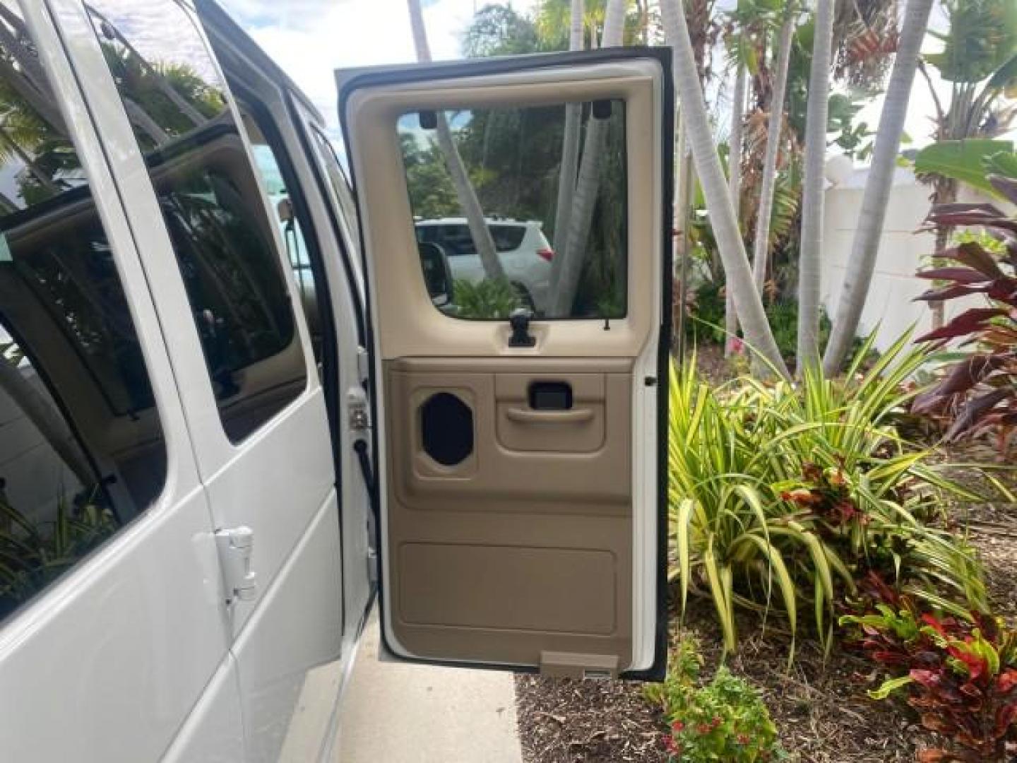 2006 Oxford White /Medium Flint Ford Econoline Wagon XLT LOW MILES 27,333 8 PASS (1FMRE11L86D) with an 5.4L EFI V8 Engine engine, Automatic transmission, located at 4701 North Dixie Hwy, Pompano Beach, FL, 33064, (954) 422-2889, 26.240938, -80.123474 - OUR WEBPAGE FLORIDACARS1.COM HAS OVER 100 PHOTOS AND FREE CARFAX LINK 2006 FORD E-SERIES E-150 XL - DUAL AIR 8 PASSENGER XL VIN: 1FMRE11L86DA99672 1 F M R E 1 1 L 8 6 D A 9 9 6 7 2 VAN 5.4L V8 F GASOLINE REAR WHEEL DRIVE Features ABS Brakes Air Conditioning AM/FM Stereo Automatic Transmission Runnin - Photo#13