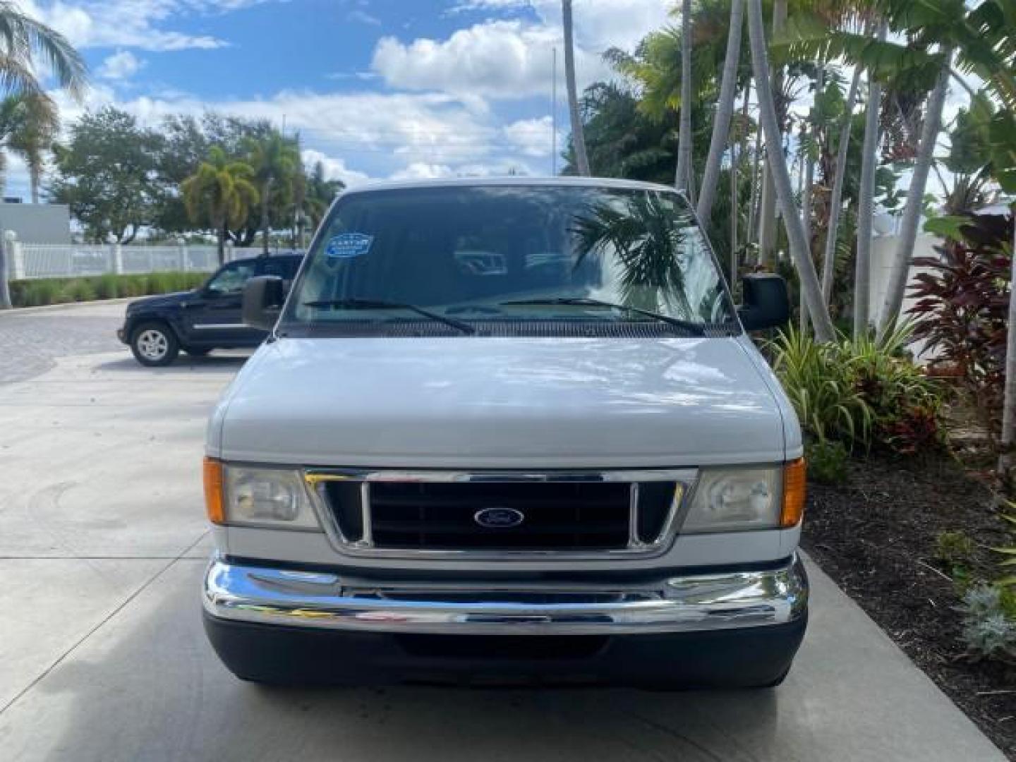 2006 Oxford White /Medium Flint Ford Econoline Wagon XLT LOW MILES 27,333 8 PASS (1FMRE11L86D) with an 5.4L EFI V8 Engine engine, Automatic transmission, located at 4701 North Dixie Hwy, Pompano Beach, FL, 33064, (954) 422-2889, 26.240938, -80.123474 - OUR WEBPAGE FLORIDACARS1.COM HAS OVER 100 PHOTOS AND FREE CARFAX LINK 2006 FORD E-SERIES E-150 XL - DUAL AIR 8 PASSENGER XL VIN: 1FMRE11L86DA99672 1 F M R E 1 1 L 8 6 D A 9 9 6 7 2 VAN 5.4L V8 F GASOLINE REAR WHEEL DRIVE Features ABS Brakes Air Conditioning AM/FM Stereo Automatic Transmission Runnin - Photo#24
