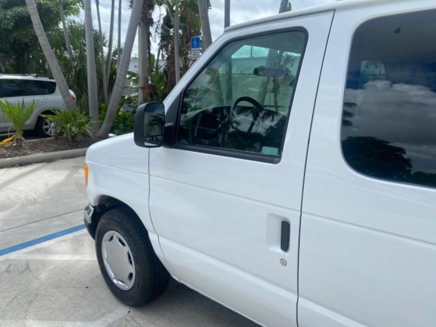 2006 Oxford White /Medium Flint Ford Econoline Wagon XLT LOW MILES 27,333 8 PASS (1FMRE11L86D) with an 5.4L EFI V8 Engine engine, Automatic transmission, located at 4701 North Dixie Hwy, Pompano Beach, FL, 33064, (954) 422-2889, 26.240938, -80.123474 - OUR WEBPAGE FLORIDACARS1.COM HAS OVER 100 PHOTOS AND FREE CARFAX LINK 2006 FORD E-SERIES E-150 XL - DUAL AIR 8 PASSENGER XL VIN: 1FMRE11L86DA99672 1 F M R E 1 1 L 8 6 D A 9 9 6 7 2 VAN 5.4L V8 F GASOLINE REAR WHEEL DRIVE Features ABS Brakes Air Conditioning AM/FM Stereo Automatic Transmission Runnin - Photo#27