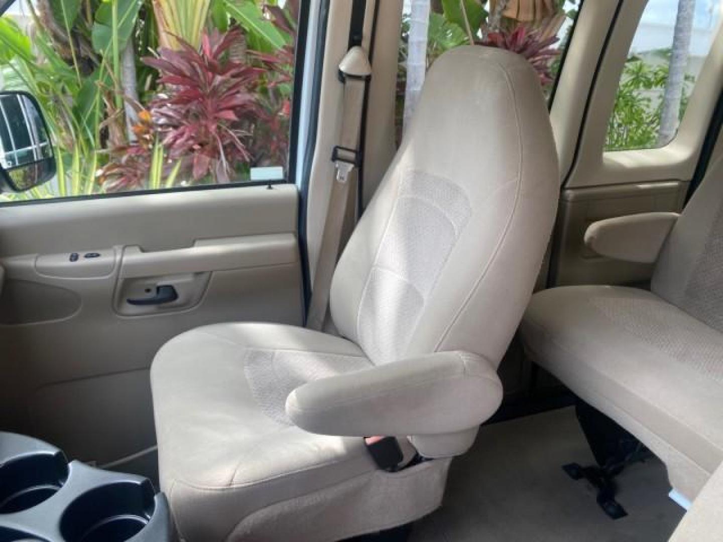 2006 Oxford White /Medium Flint Ford Econoline Wagon XLT LOW MILES 27,333 8 PASS (1FMRE11L86D) with an 5.4L EFI V8 Engine engine, Automatic transmission, located at 4701 North Dixie Hwy, Pompano Beach, FL, 33064, (954) 422-2889, 26.240938, -80.123474 - OUR WEBPAGE FLORIDACARS1.COM HAS OVER 100 PHOTOS AND FREE CARFAX LINK 2006 FORD E-SERIES E-150 XL - DUAL AIR 8 PASSENGER XL VIN: 1FMRE11L86DA99672 1 F M R E 1 1 L 8 6 D A 9 9 6 7 2 VAN 5.4L V8 F GASOLINE REAR WHEEL DRIVE Features ABS Brakes Air Conditioning AM/FM Stereo Automatic Transmission Runnin - Photo#56