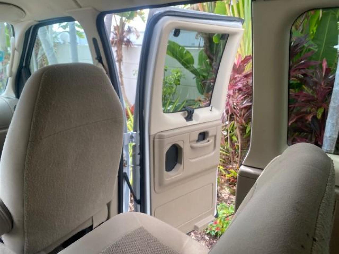 2006 Oxford White /Medium Flint Ford Econoline Wagon XLT LOW MILES 27,333 8 PASS (1FMRE11L86D) with an 5.4L EFI V8 Engine engine, Automatic transmission, located at 4701 North Dixie Hwy, Pompano Beach, FL, 33064, (954) 422-2889, 26.240938, -80.123474 - OUR WEBPAGE FLORIDACARS1.COM HAS OVER 100 PHOTOS AND FREE CARFAX LINK 2006 FORD E-SERIES E-150 XL - DUAL AIR 8 PASSENGER XL VIN: 1FMRE11L86DA99672 1 F M R E 1 1 L 8 6 D A 9 9 6 7 2 VAN 5.4L V8 F GASOLINE REAR WHEEL DRIVE Features ABS Brakes Air Conditioning AM/FM Stereo Automatic Transmission Runnin - Photo#76