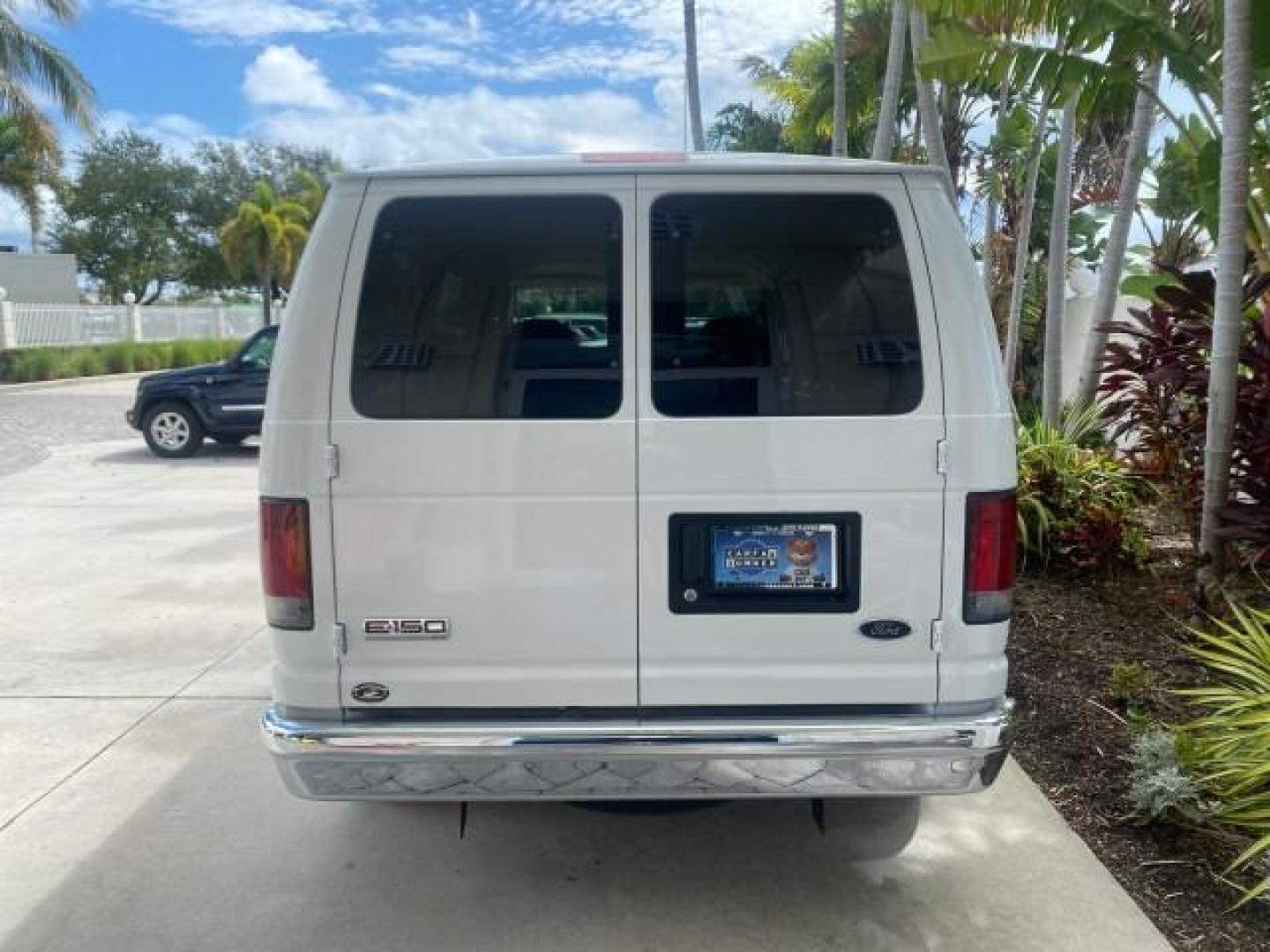 2006 Oxford White /Medium Flint Ford Econoline Wagon XLT LOW MILES 27,333 8 PASS (1FMRE11L86D) with an 5.4L EFI V8 Engine engine, Automatic transmission, located at 4701 North Dixie Hwy, Pompano Beach, FL, 33064, (954) 422-2889, 26.240938, -80.123474 - OUR WEBPAGE FLORIDACARS1.COM HAS OVER 100 PHOTOS AND FREE CARFAX LINK 2006 FORD E-SERIES E-150 XL - DUAL AIR 8 PASSENGER XL VIN: 1FMRE11L86DA99672 1 F M R E 1 1 L 8 6 D A 9 9 6 7 2 VAN 5.4L V8 F GASOLINE REAR WHEEL DRIVE Features ABS Brakes Air Conditioning AM/FM Stereo Automatic Transmission Runnin - Photo#84