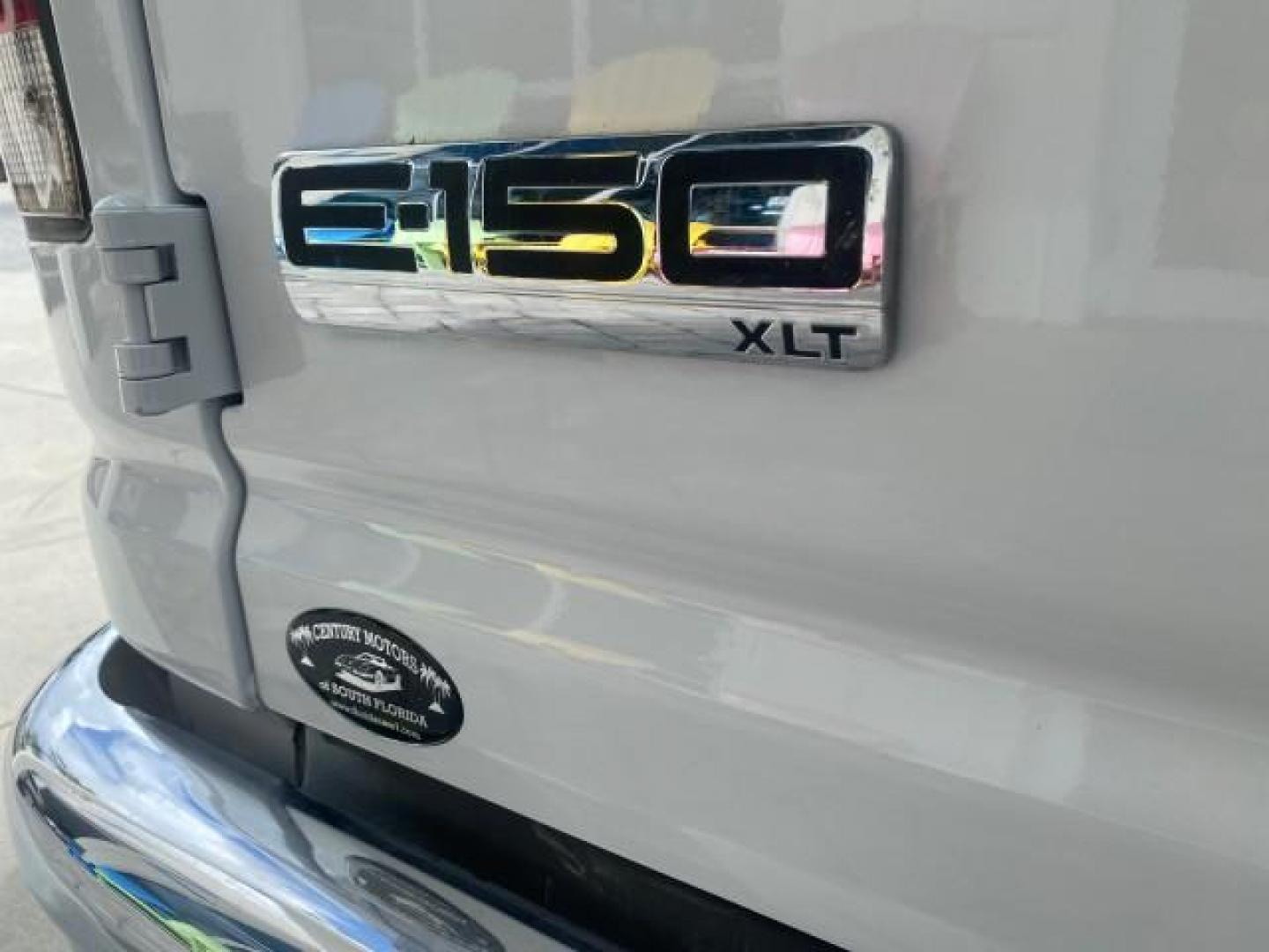 2006 Oxford White /Medium Flint Ford Econoline Wagon XLT LOW MILES 27,333 8 PASS (1FMRE11L86D) with an 5.4L EFI V8 Engine engine, Automatic transmission, located at 4701 North Dixie Hwy, Pompano Beach, FL, 33064, (954) 422-2889, 26.240938, -80.123474 - OUR WEBPAGE FLORIDACARS1.COM HAS OVER 100 PHOTOS AND FREE CARFAX LINK 2006 FORD E-SERIES E-150 XL - DUAL AIR 8 PASSENGER XL VIN: 1FMRE11L86DA99672 1 F M R E 1 1 L 8 6 D A 9 9 6 7 2 VAN 5.4L V8 F GASOLINE REAR WHEEL DRIVE Features ABS Brakes Air Conditioning AM/FM Stereo Automatic Transmission Runnin - Photo#86