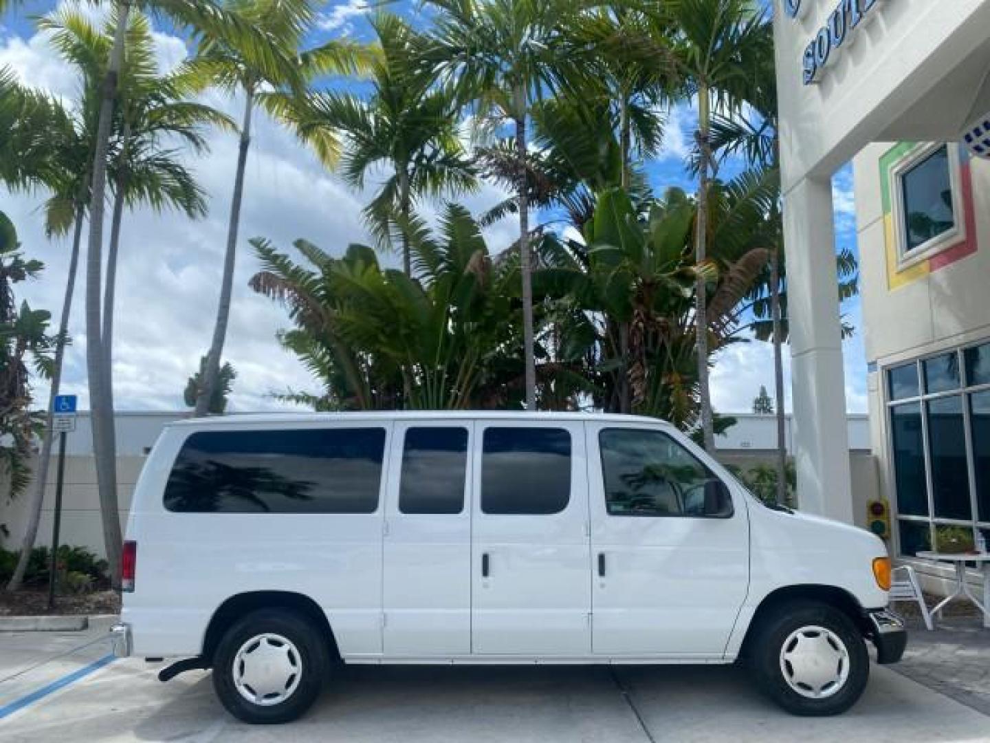 2006 Oxford White /Medium Flint Ford Econoline Wagon XLT LOW MILES 27,333 8 PASS (1FMRE11L86D) with an 5.4L EFI V8 Engine engine, Automatic transmission, located at 4701 North Dixie Hwy, Pompano Beach, FL, 33064, (954) 422-2889, 26.240938, -80.123474 - OUR WEBPAGE FLORIDACARS1.COM HAS OVER 100 PHOTOS AND FREE CARFAX LINK 2006 FORD E-SERIES E-150 XL - DUAL AIR 8 PASSENGER XL VIN: 1FMRE11L86DA99672 1 F M R E 1 1 L 8 6 D A 9 9 6 7 2 VAN 5.4L V8 F GASOLINE REAR WHEEL DRIVE Features ABS Brakes Air Conditioning AM/FM Stereo Automatic Transmission Runnin - Photo#95