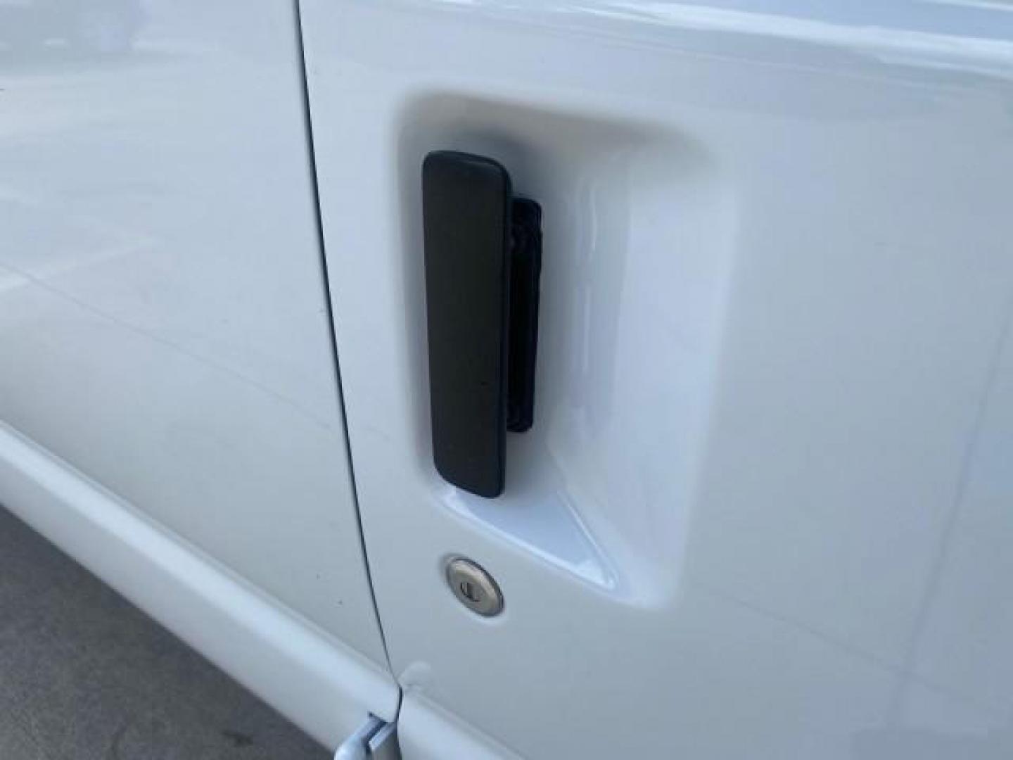 2006 Oxford White /Medium Flint Ford Econoline Wagon XLT LOW MILES 27,333 8 PASS (1FMRE11L86D) with an 5.4L EFI V8 Engine engine, Automatic transmission, located at 4701 North Dixie Hwy, Pompano Beach, FL, 33064, (954) 422-2889, 26.240938, -80.123474 - OUR WEBPAGE FLORIDACARS1.COM HAS OVER 100 PHOTOS AND FREE CARFAX LINK 2006 FORD E-SERIES E-150 XL - DUAL AIR 8 PASSENGER XL VIN: 1FMRE11L86DA99672 1 F M R E 1 1 L 8 6 D A 9 9 6 7 2 VAN 5.4L V8 F GASOLINE REAR WHEEL DRIVE Features ABS Brakes Air Conditioning AM/FM Stereo Automatic Transmission Runnin - Photo#99