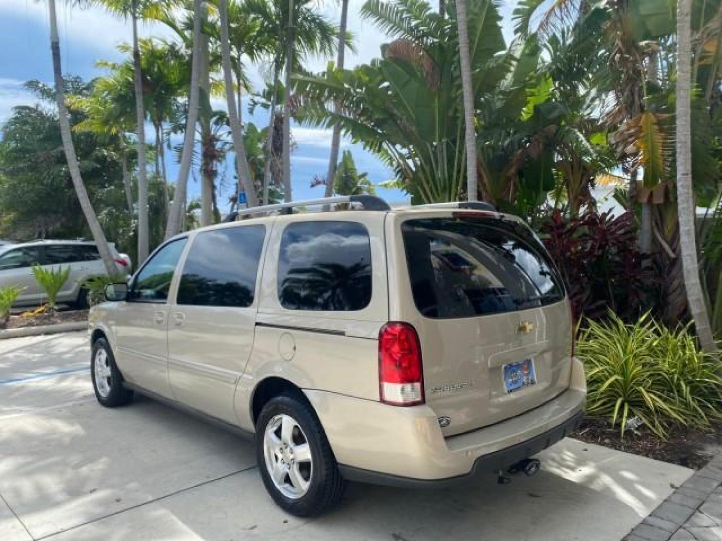 2007 Gold Mist Metallic /Cashmere Chevrolet Uplander LT LOW MILES 56,861 (1GNDV33197D) with an 3.9L V6 SFI Engine engine, Automatic transmission, located at 4701 North Dixie Hwy, Pompano Beach, FL, 33064, (954) 422-2889, 26.240938, -80.123474 - OUR WEBPAGE FLORIDACARS1.COM HAS OVER 100 PHOTOS AND FREE CARFAX LINK 2007 CHEVROLET UPLANDER LT VIN: 1GNDV33197D148165 1 G N D V 3 3 1 9 7 D 1 4 8 1 6 5 VAN 3.9L V6 F GASOLINE FRONT WHEEL DRIVE Features ABS Brakes Air Conditioning Alloy Wheels AM/FM Stereo Automatic Transmission CD Audio Cruise Con - Photo#5