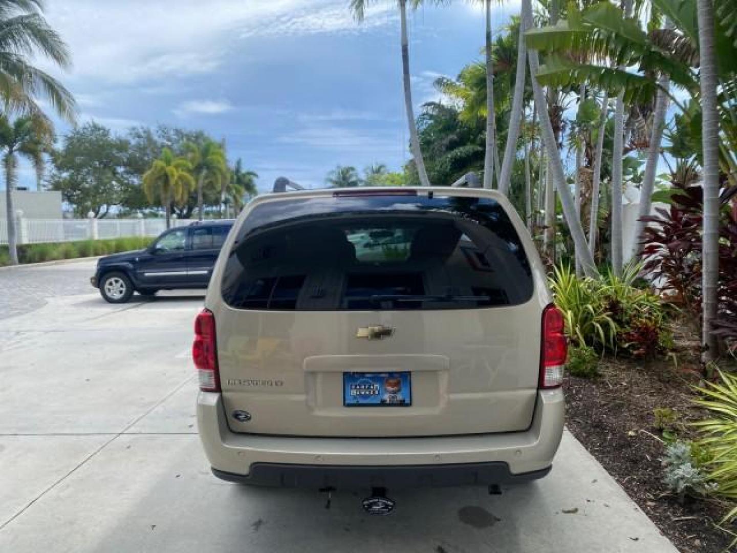 2007 Gold Mist Metallic /Cashmere Chevrolet Uplander LT LOW MILES 56,861 (1GNDV33197D) with an 3.9L V6 SFI Engine engine, Automatic transmission, located at 4701 North Dixie Hwy, Pompano Beach, FL, 33064, (954) 422-2889, 26.240938, -80.123474 - OUR WEBPAGE FLORIDACARS1.COM HAS OVER 100 PHOTOS AND FREE CARFAX LINK 2007 CHEVROLET UPLANDER LT VIN: 1GNDV33197D148165 1 G N D V 3 3 1 9 7 D 1 4 8 1 6 5 VAN 3.9L V6 F GASOLINE FRONT WHEEL DRIVE Features ABS Brakes Air Conditioning Alloy Wheels AM/FM Stereo Automatic Transmission CD Audio Cruise Con - Photo#6