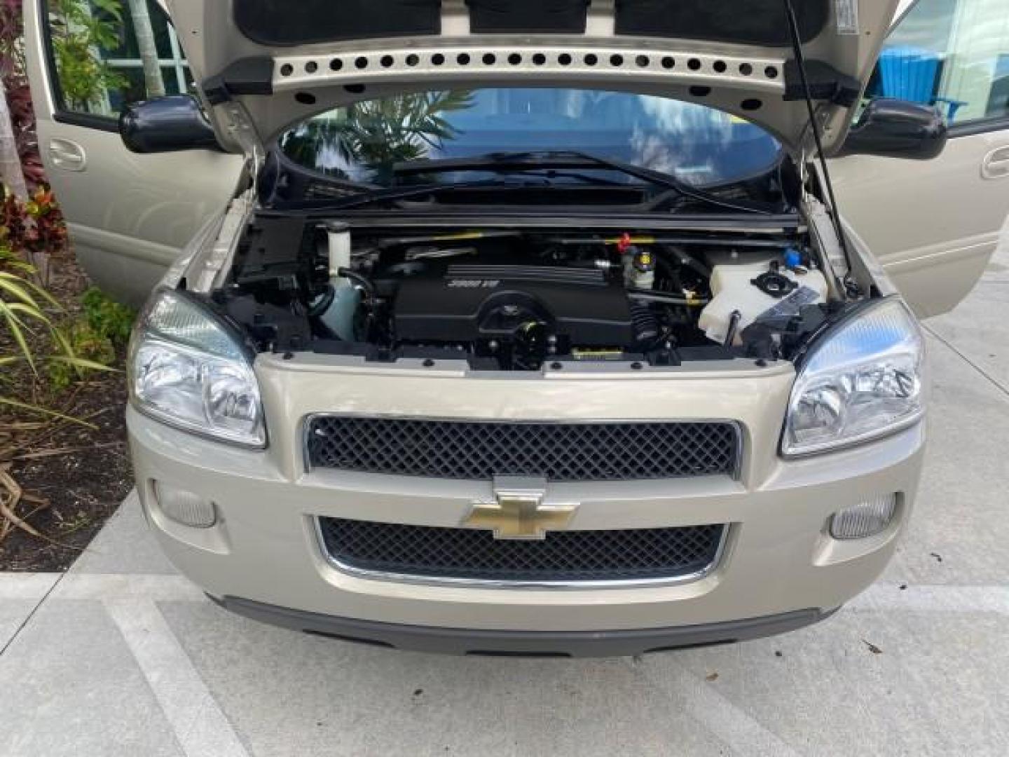 2007 Gold Mist Metallic /Cashmere Chevrolet Uplander LT LOW MILES 56,861 (1GNDV33197D) with an 3.9L V6 SFI Engine engine, Automatic transmission, located at 4701 North Dixie Hwy, Pompano Beach, FL, 33064, (954) 422-2889, 26.240938, -80.123474 - OUR WEBPAGE FLORIDACARS1.COM HAS OVER 100 PHOTOS AND FREE CARFAX LINK 2007 CHEVROLET UPLANDER LT VIN: 1GNDV33197D148165 1 G N D V 3 3 1 9 7 D 1 4 8 1 6 5 VAN 3.9L V6 F GASOLINE FRONT WHEEL DRIVE Features ABS Brakes Air Conditioning Alloy Wheels AM/FM Stereo Automatic Transmission CD Audio Cruise Con - Photo#17