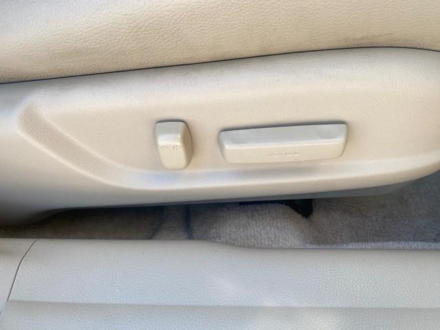 2010 Crystal Black Pearl /Ivory Honda Accord Sdn EX-L LOW MILES 68,167 (1HGCP3F8XAA) with an 3.5L SOHC MPFI 24-Valve i-VTEC V6 Engine engine, Automatic transmission, located at 4701 North Dixie Hwy, Pompano Beach, FL, 33064, (954) 422-2889, 26.240938, -80.123474 - OUR WEBPAGE FLORIDACARS1.COM HAS OVER 100 PHOTOS AND FREE CARFAX LINK 2010 HONDA ACCORD EX-L V6 VIN: 1HGCP3F8XAA027761 1 H G C P 3 F 8 X A A 0 2 7 7 6 1 SEDAN 4 DR 3.5L V6 F SOHC 24V GASOLINE FRONT WHEEL DRIVE Features ABS Brakes Air Conditioning Alloy Wheels AM/FM Stereo Automatic Transmission Auxi - Photo#98