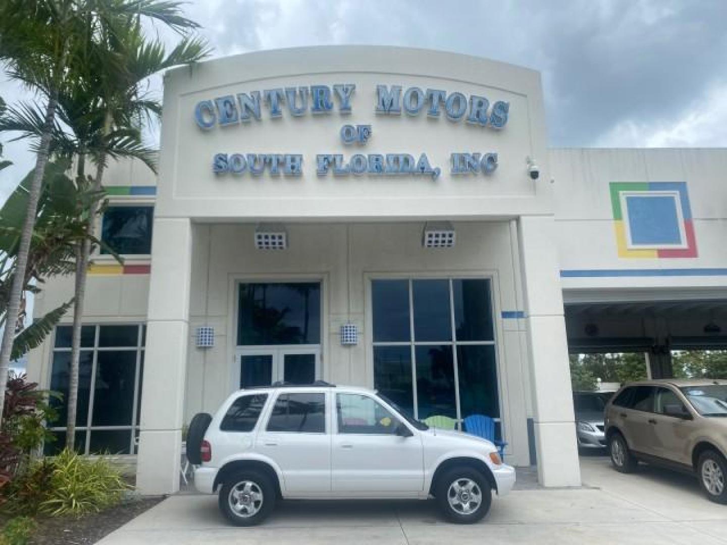2002 White /Gray Kia Sportage SUV LOW MILES 37,679 (KNDJB723325) with an 2.0L DOHC MPFI 16-Valve Inline 4-Cyl Engine engine, Automatic transmission, located at 4701 North Dixie Hwy, Pompano Beach, FL, 33064, (954) 422-2889, 26.240938, -80.123474 - OUR WEBPAGE FLORIDACARS1.COM HAS OVER 100 PHOTOS AND FREE CARFAX LINK 2002 KIA SPORTAGE VIN: KNDJB723325123795 K N D J B 7 2 3 3 2 5 1 2 3 7 9 5 4 DOOR WAGON/SPORT UTILITY 2.0L I4 F DOHC 16V GASOLINE REAR WHEEL DRIVE Features Air Conditioning Alloy Wheels AM/FM Stereo Automatic Transmission CD Audio - Photo#0