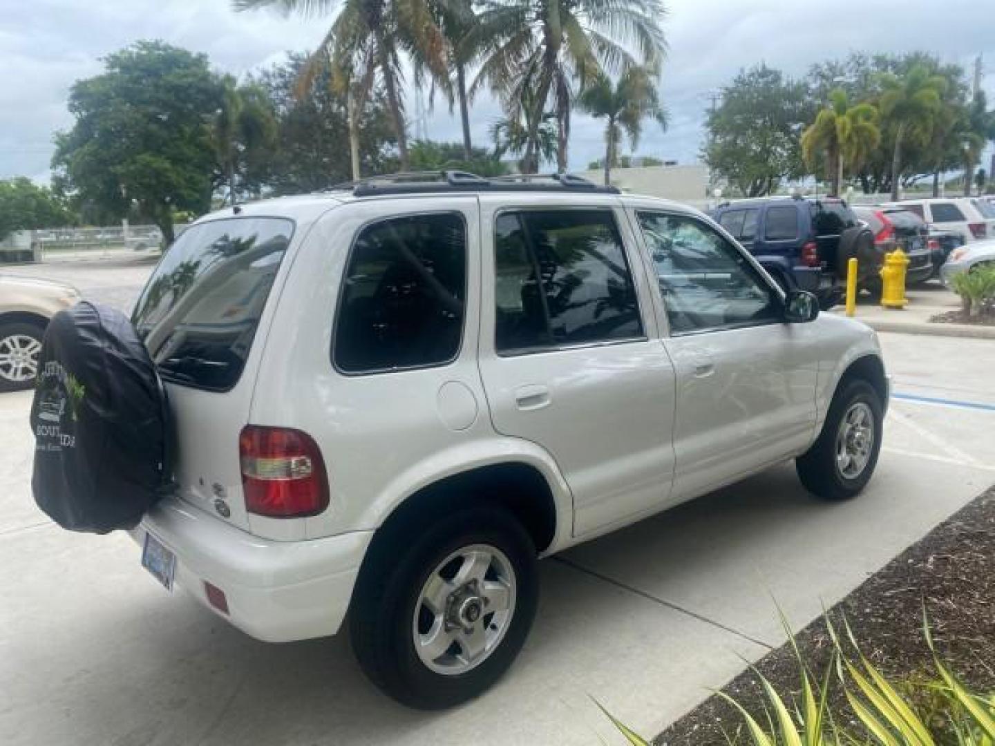 2002 White /Gray Kia Sportage SUV LOW MILES 37,679 (KNDJB723325) with an 2.0L DOHC MPFI 16-Valve Inline 4-Cyl Engine engine, Automatic transmission, located at 4701 North Dixie Hwy, Pompano Beach, FL, 33064, (954) 422-2889, 26.240938, -80.123474 - OUR WEBPAGE FLORIDACARS1.COM HAS OVER 100 PHOTOS AND FREE CARFAX LINK 2002 KIA SPORTAGE VIN: KNDJB723325123795 K N D J B 7 2 3 3 2 5 1 2 3 7 9 5 4 DOOR WAGON/SPORT UTILITY 2.0L I4 F DOHC 16V GASOLINE REAR WHEEL DRIVE Features Air Conditioning Alloy Wheels AM/FM Stereo Automatic Transmission CD Audio - Photo#7
